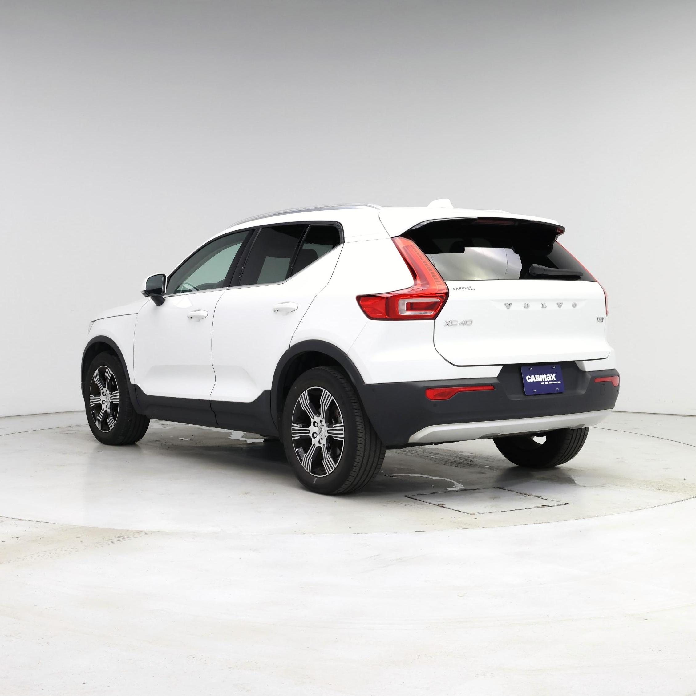 Thumbnail: 2022 Volvo XC40 - 2