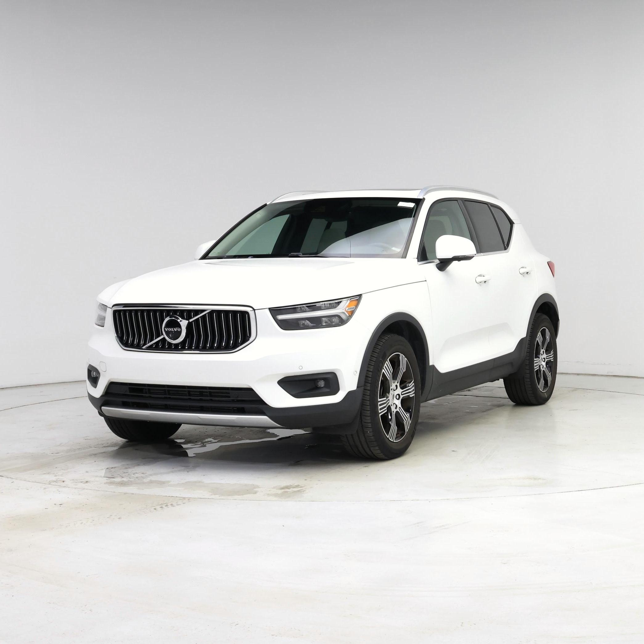 Thumbnail: 2022 Volvo XC40 - 4