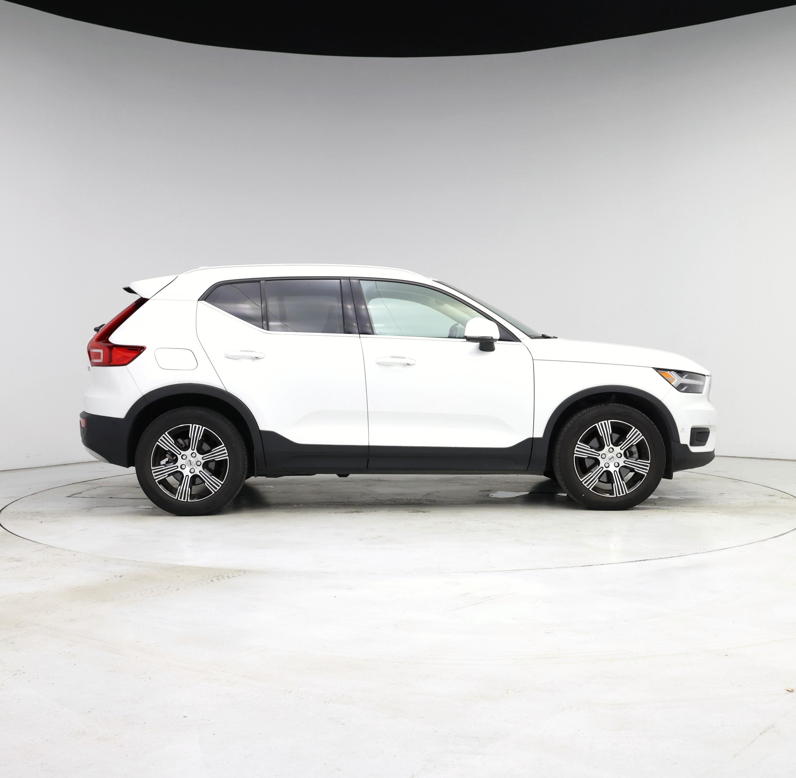 Thumbnail: 2022 Volvo XC40 - 7