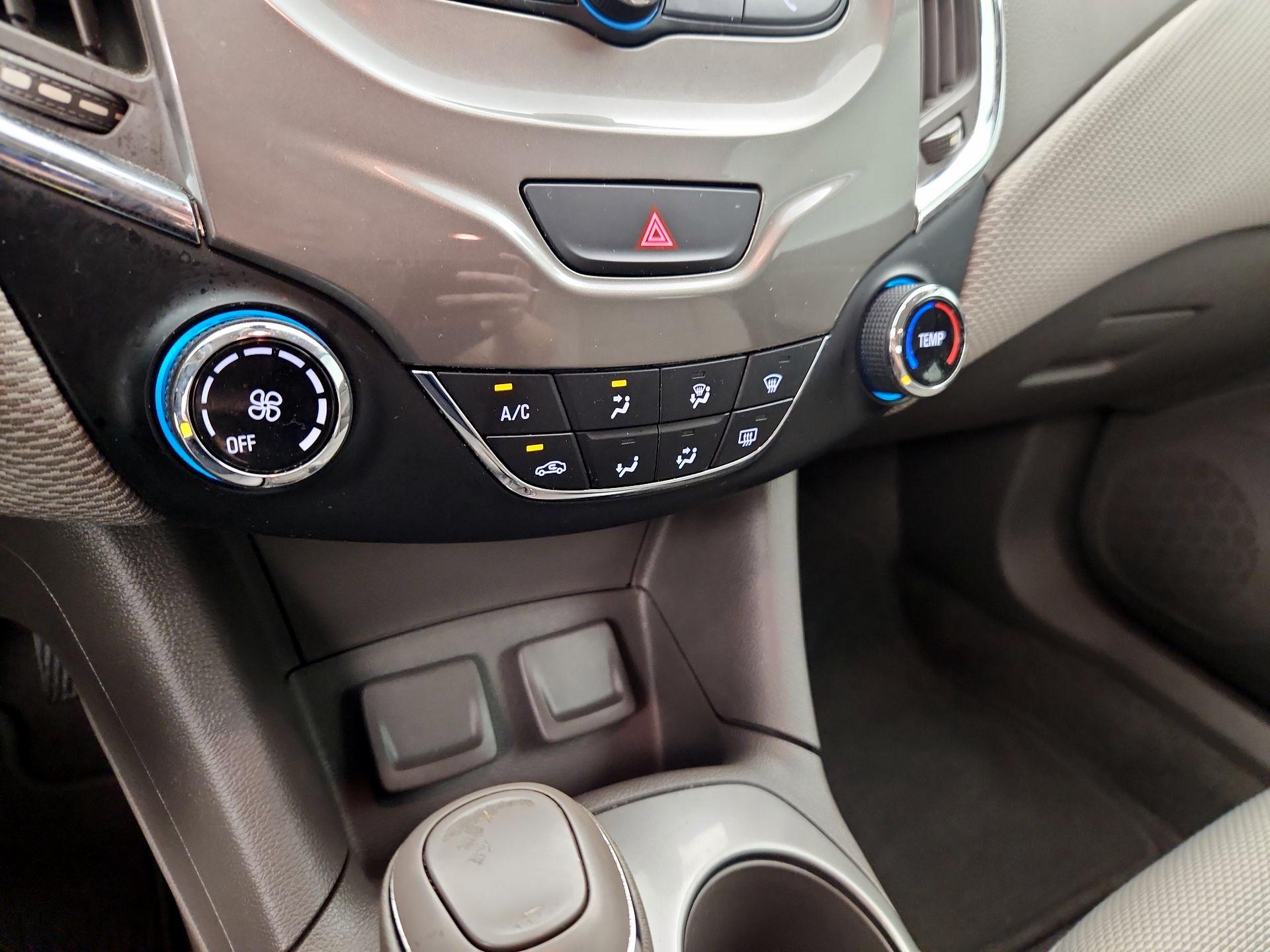 Thumbnail: 2018 Chevrolet Cruze - 16