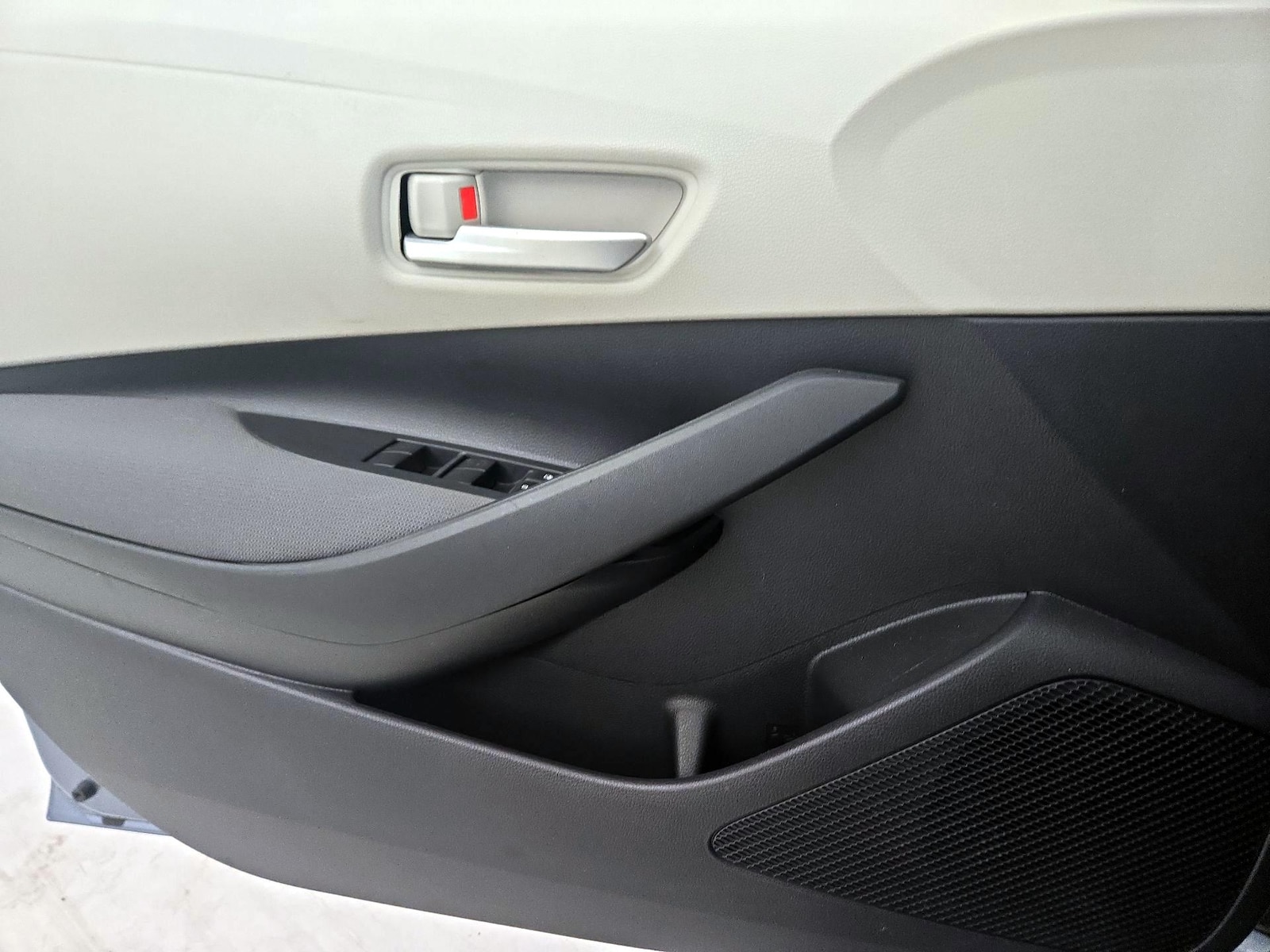 2020 Toyota Corolla LE - Photo 13