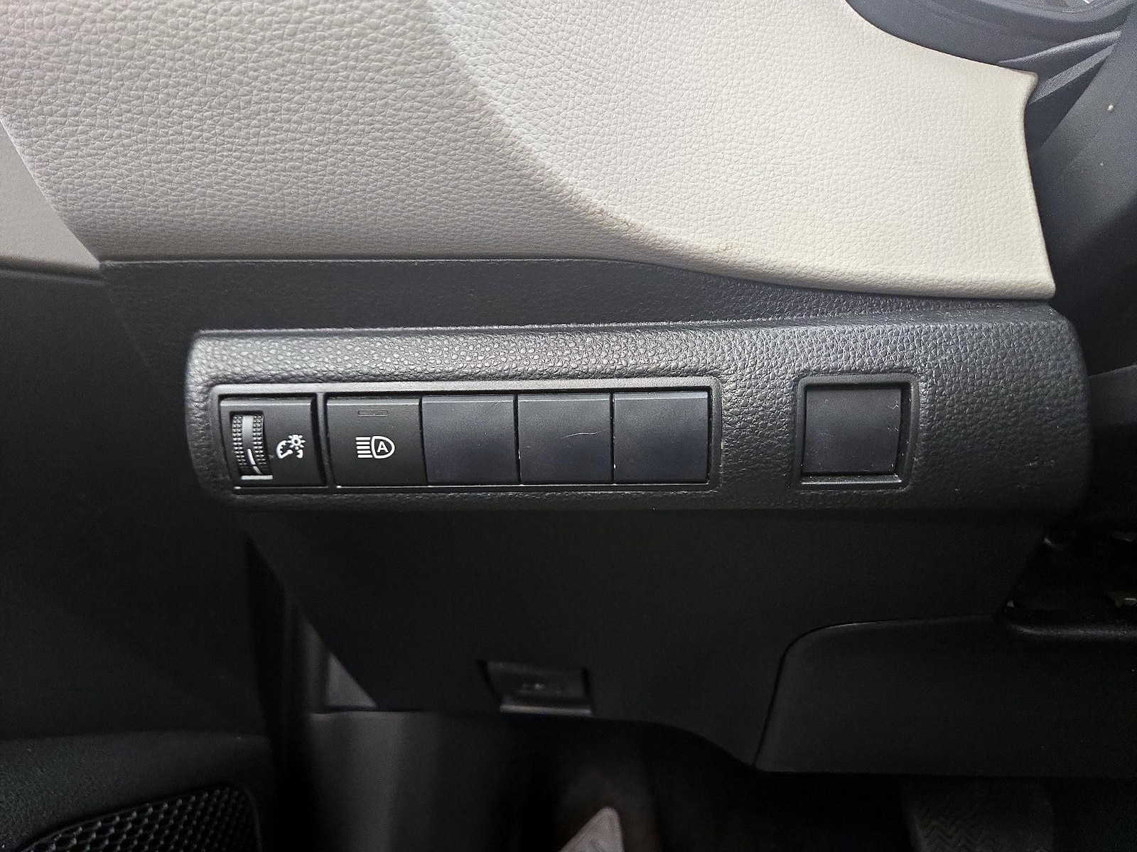 2020 Toyota Corolla LE - Photo 14
