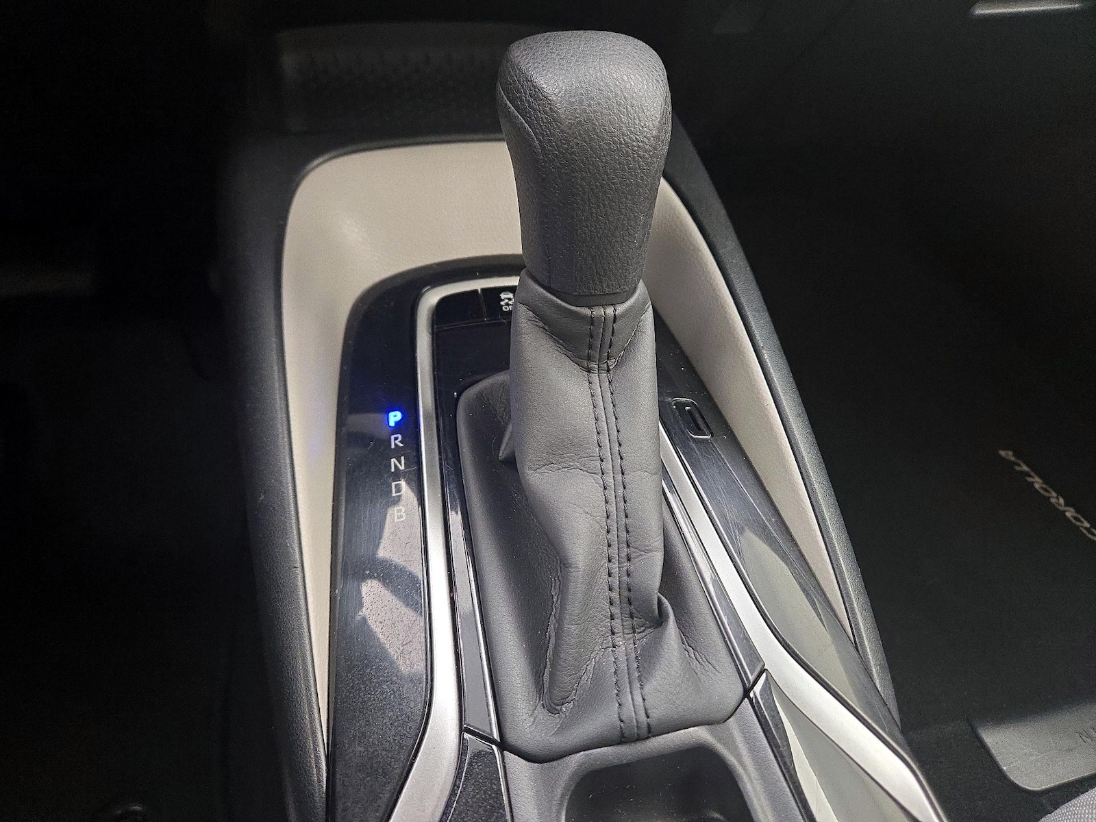 2020 Toyota Corolla LE - Photo 18