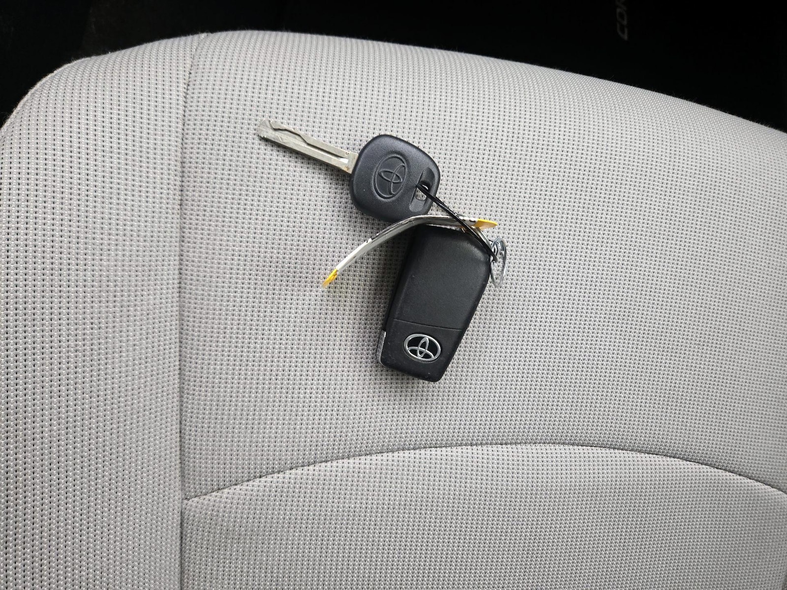2020 Toyota Corolla LE - Photo 23