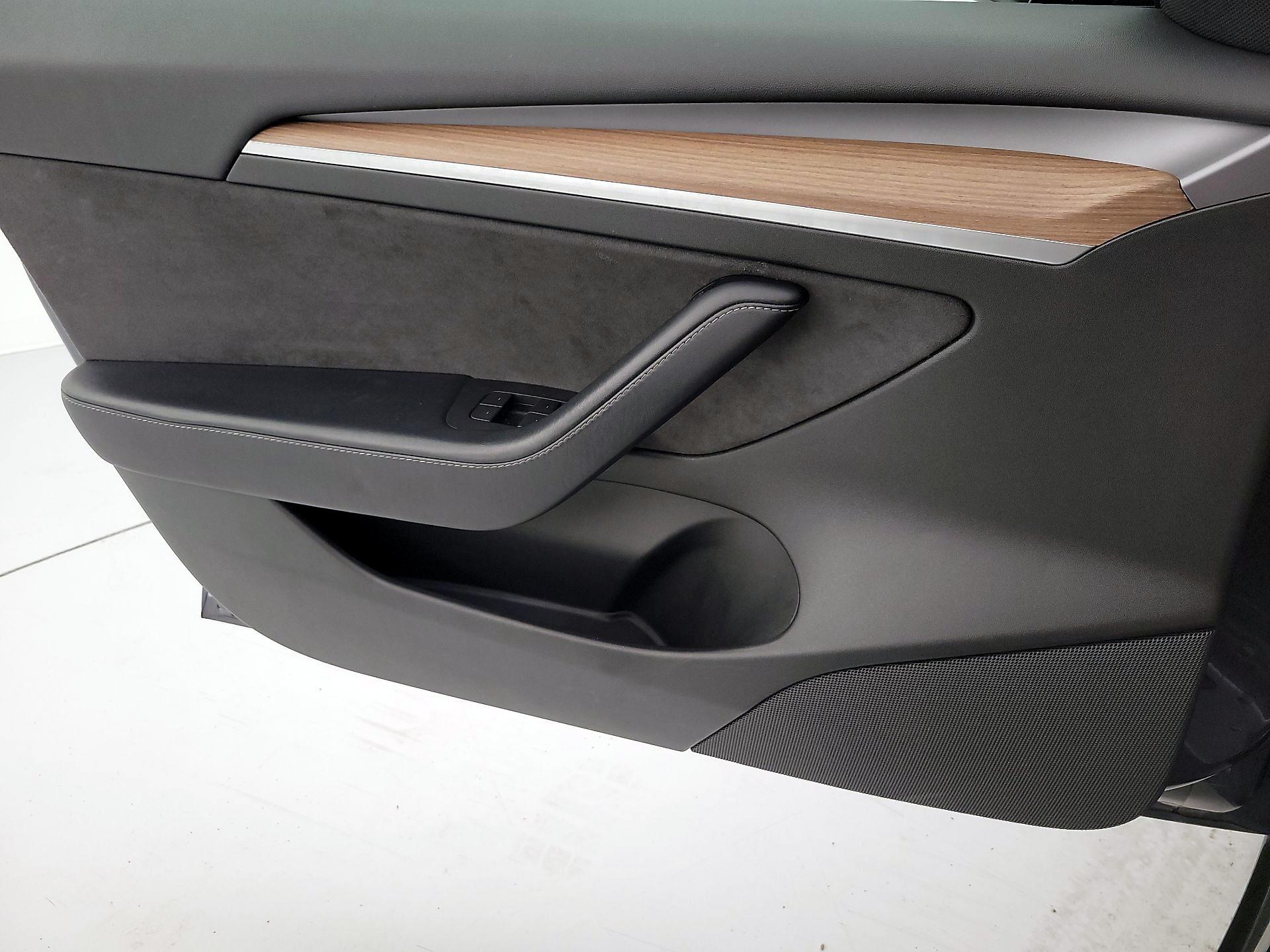 Thumbnail: 2022 Tesla Model 3 - 12
