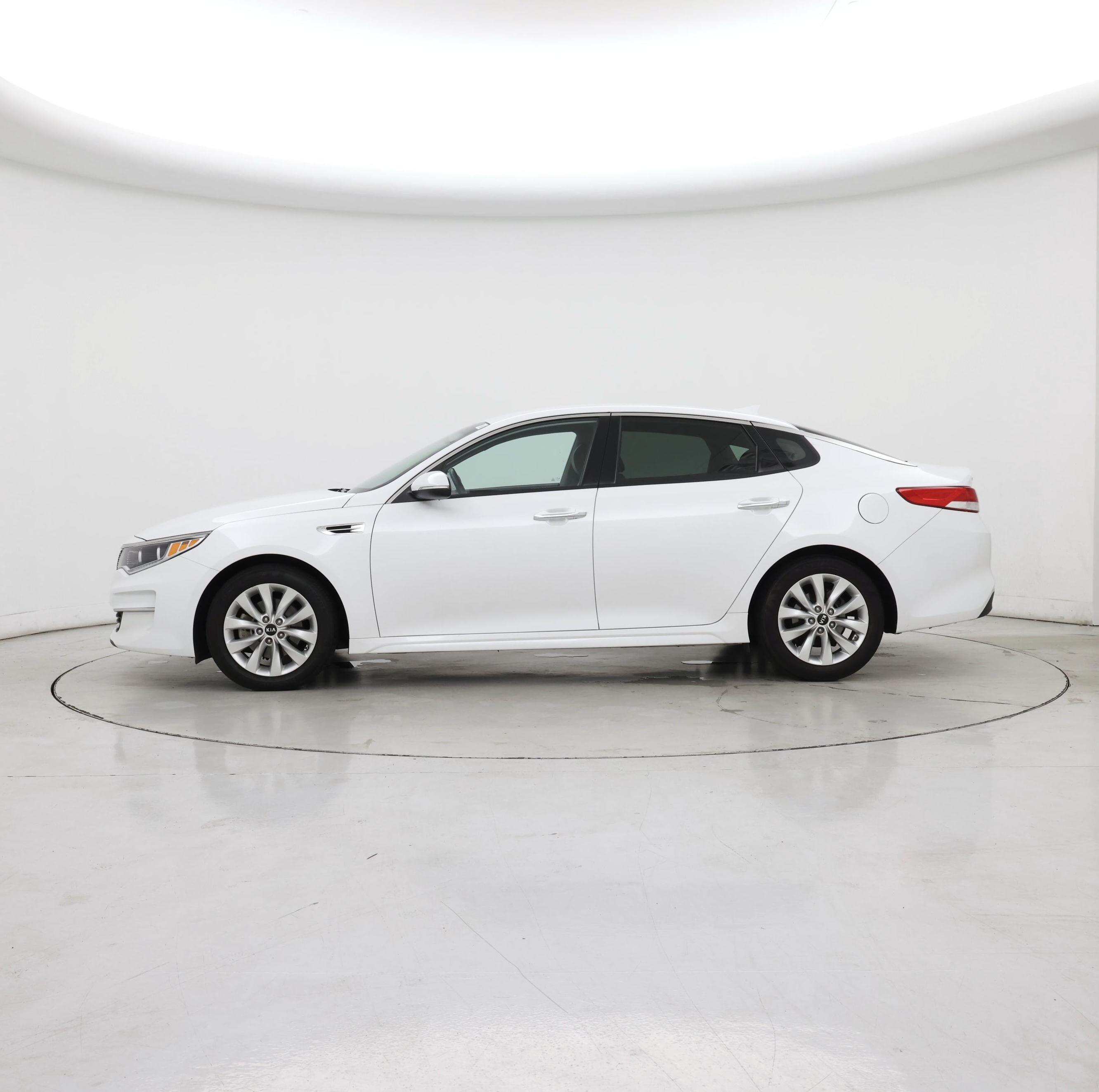 Thumbnail: 2016 Kia Optima - 3