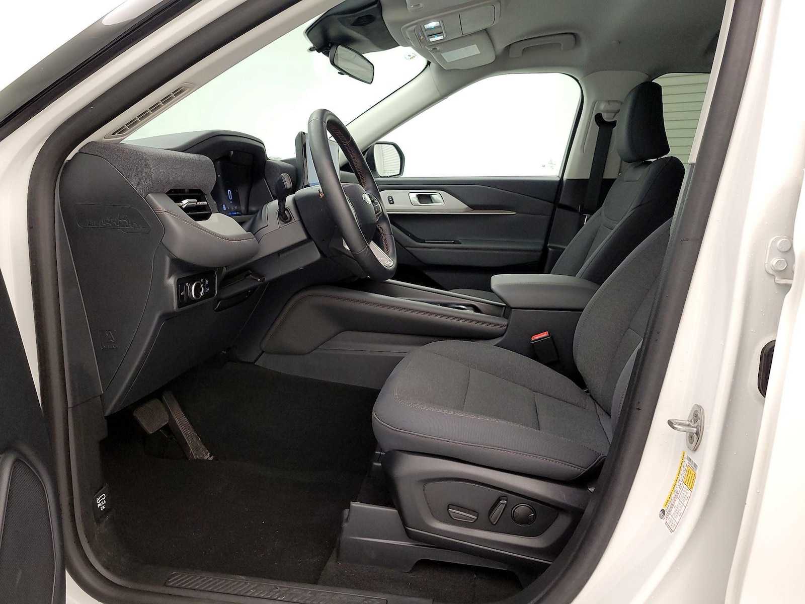 2025 Ford Explorer Active - Photo 12