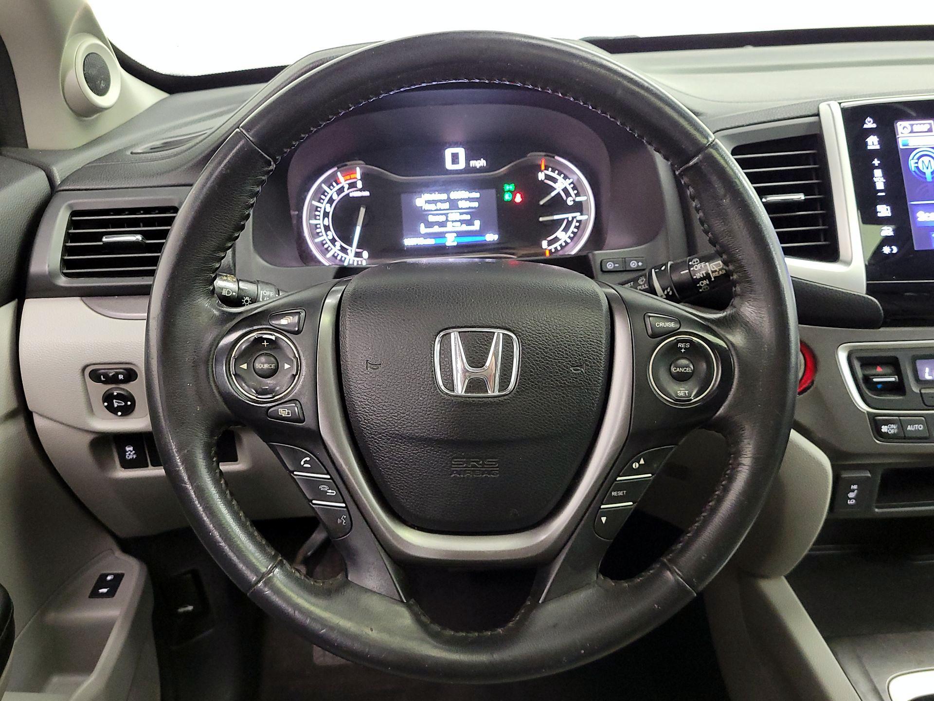 Thumbnail: 2017 Honda Pilot - 10