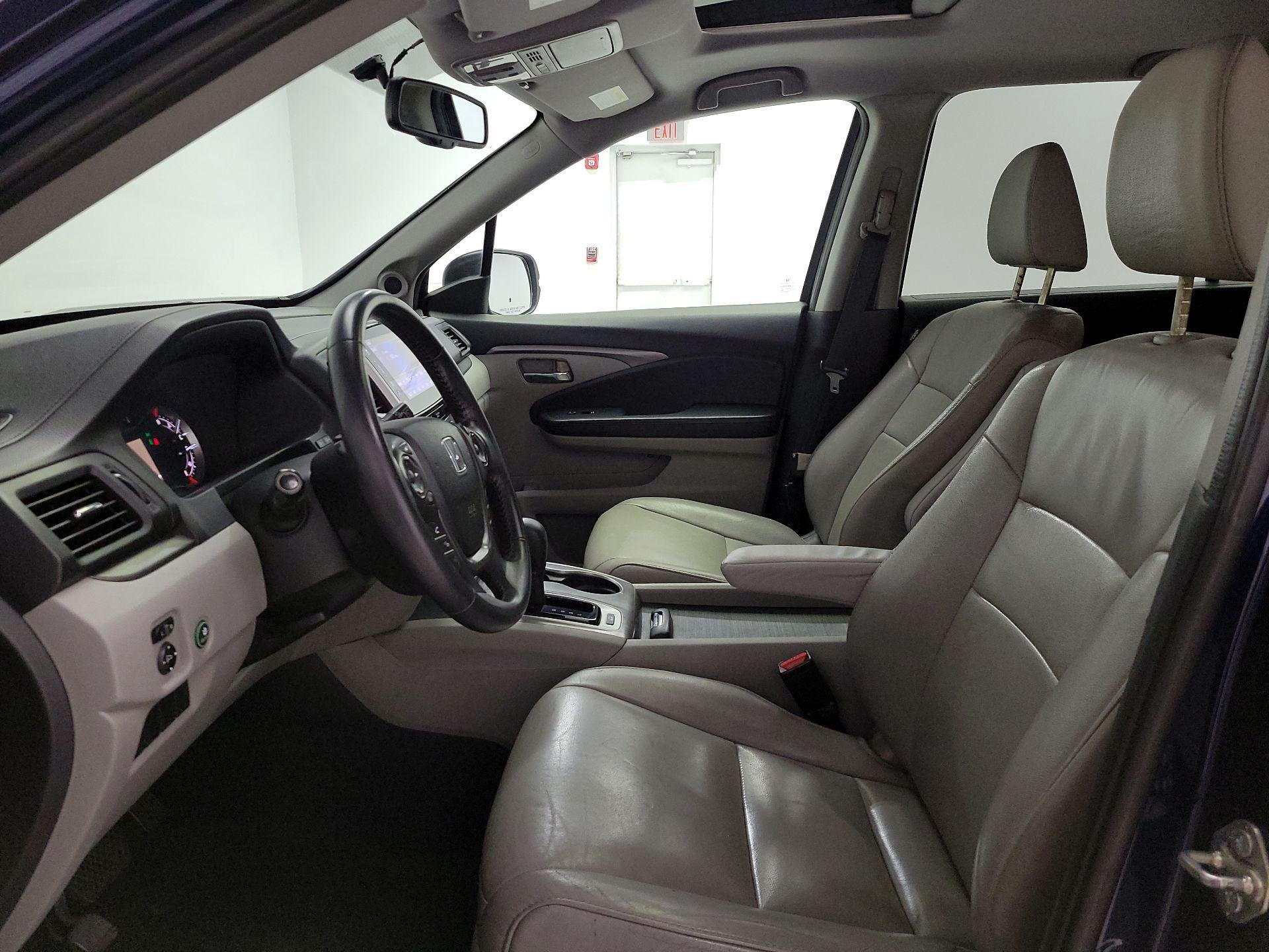 Thumbnail: 2017 Honda Pilot - 11