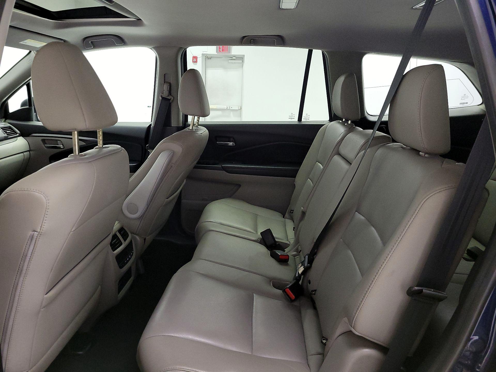 Thumbnail: 2017 Honda Pilot - 20