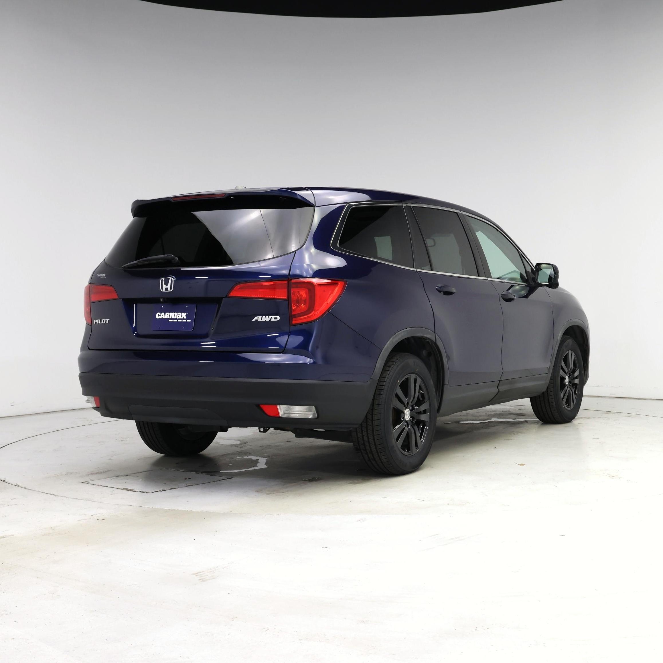 Thumbnail: 2017 Honda Pilot - 8
