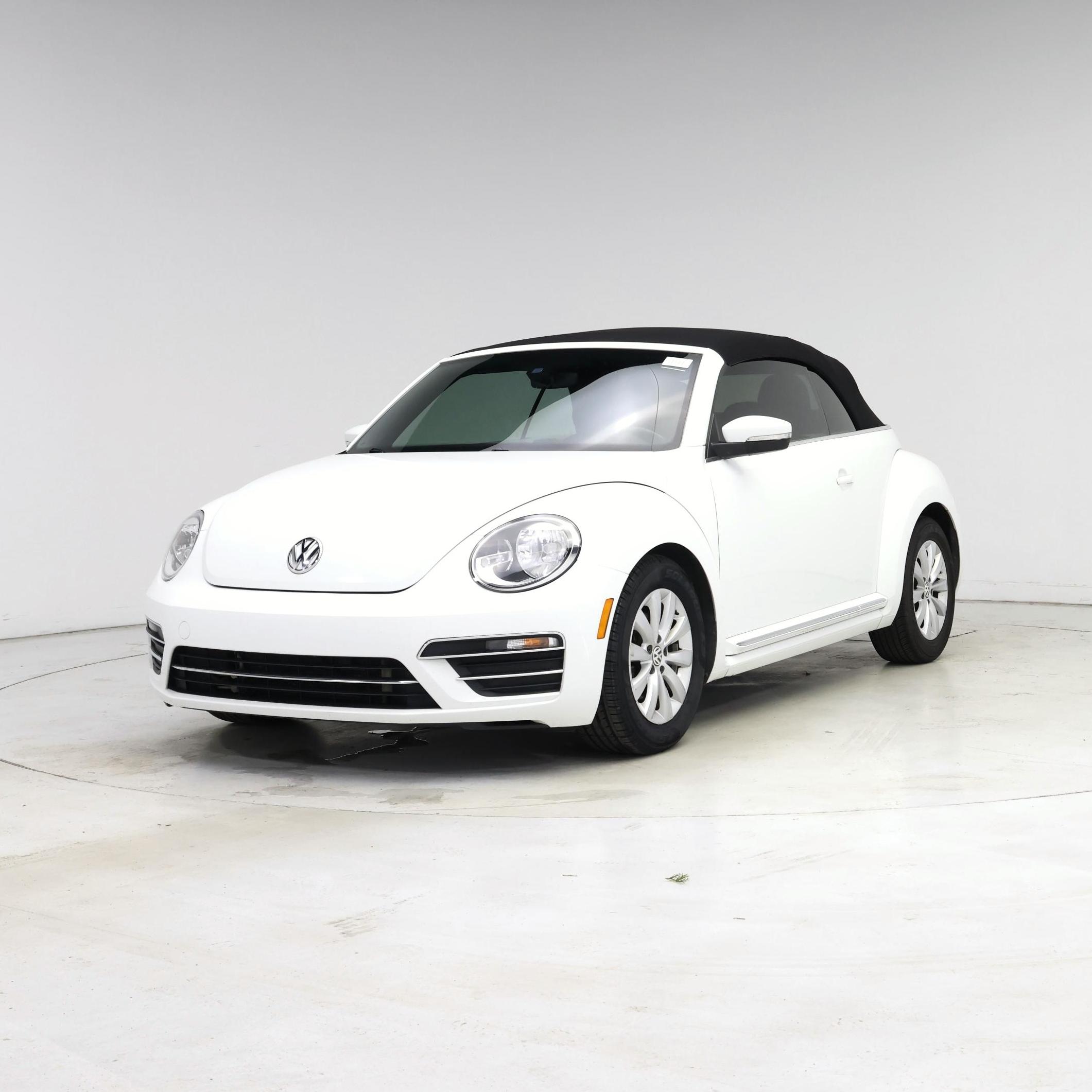 Thumbnail: 2017 Volkswagen Beetle - 4