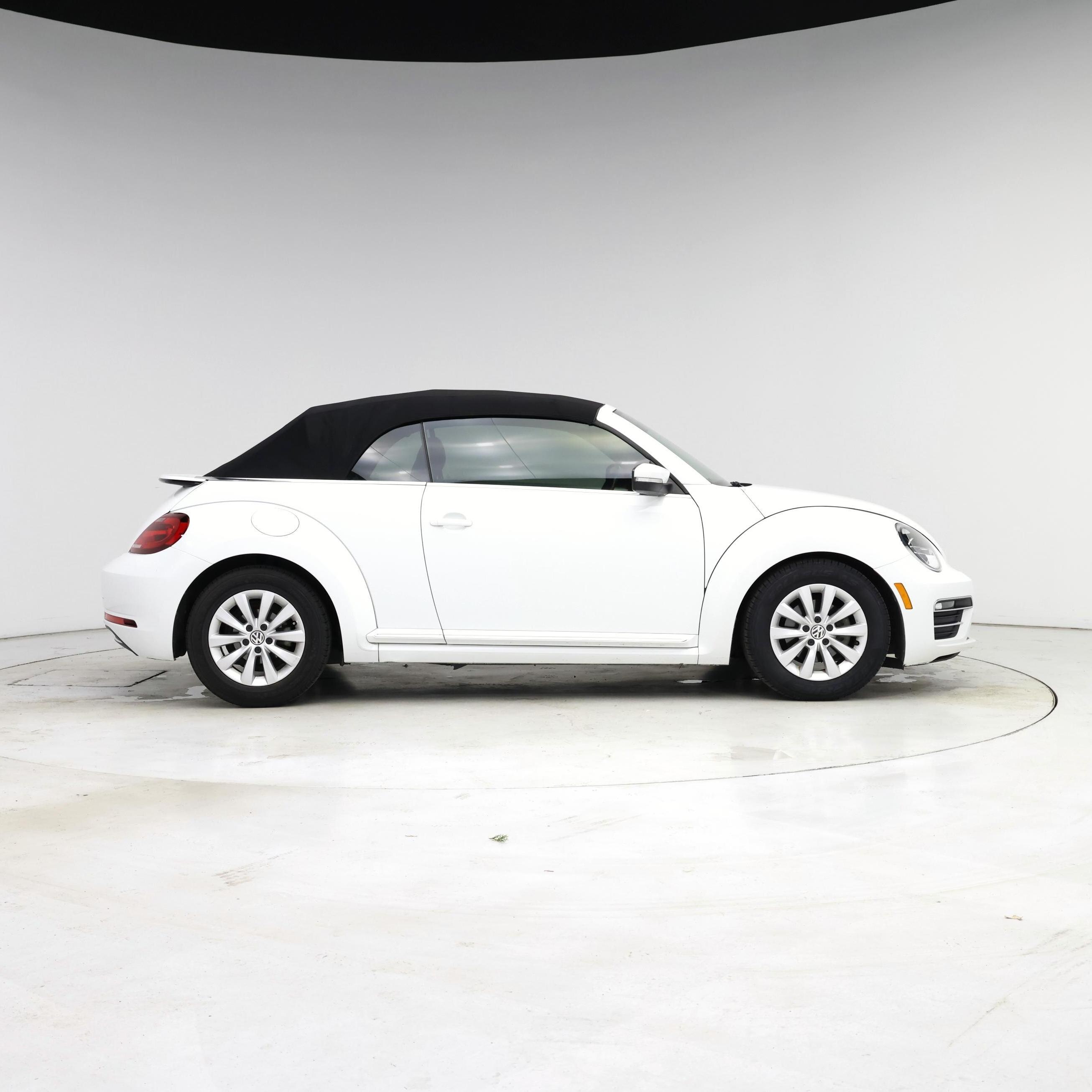 Thumbnail: 2017 Volkswagen Beetle - 7