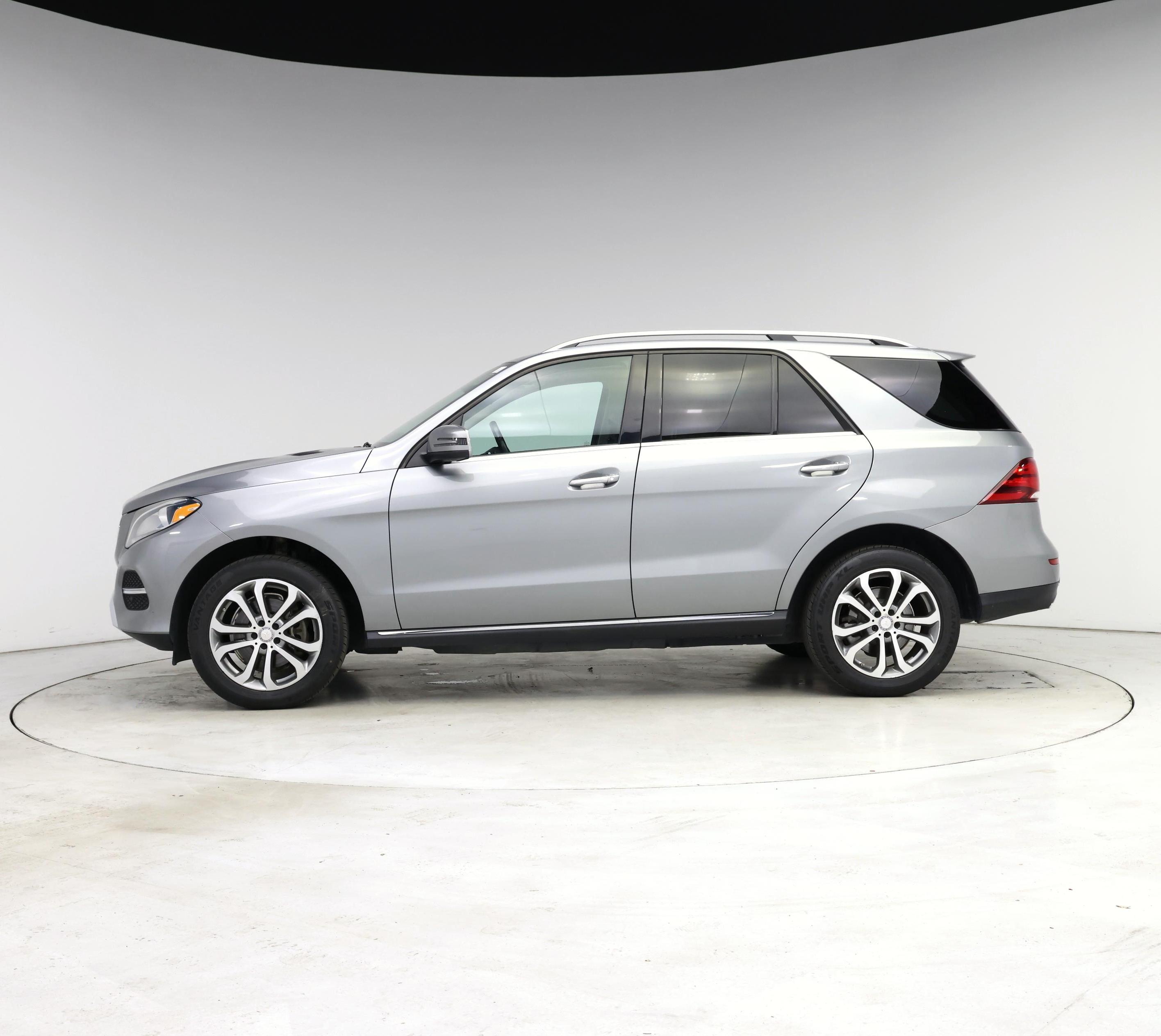 Thumbnail: 2016 Mercedes-Benz GLE - 3