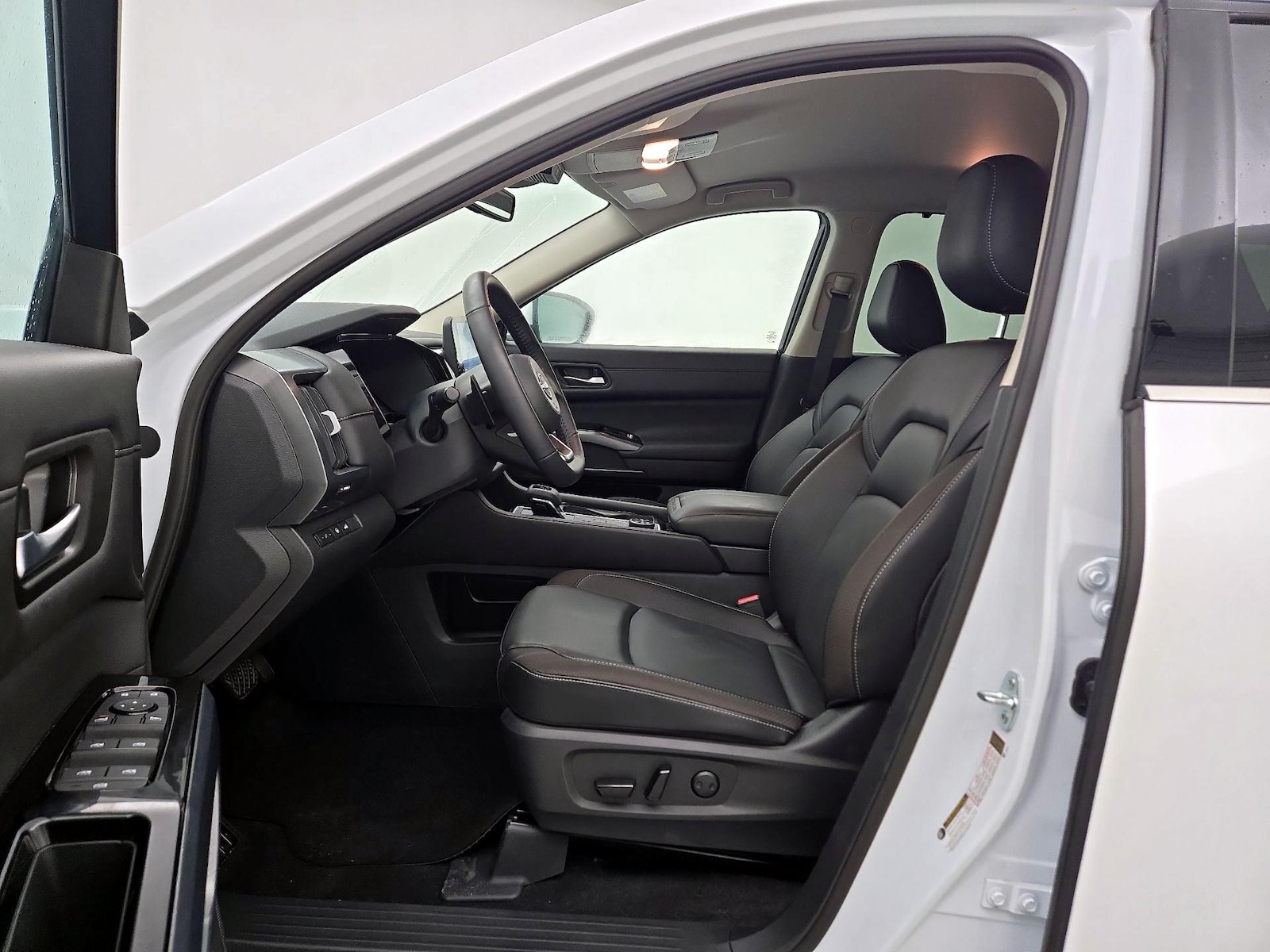 2025 Nissan Pathfinder SL - Photo 12