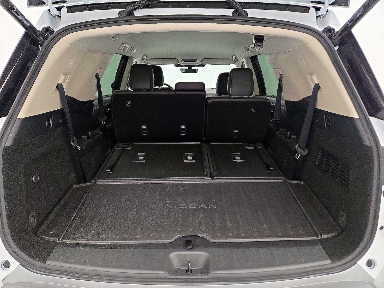 2025 Nissan Pathfinder SL - Photo 24