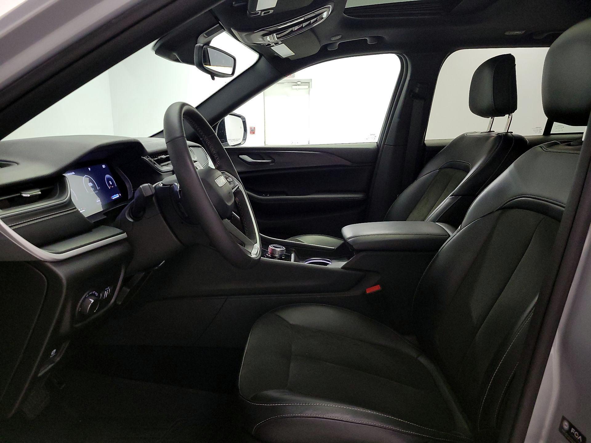 Thumbnail: 2023 Jeep Grand Cherokee - 11