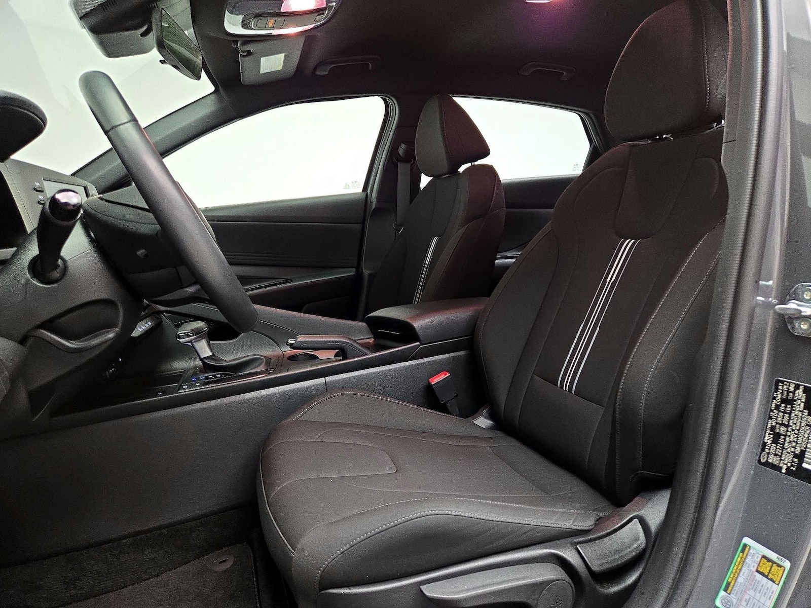 2025 Hyundai Elantra SEL - Photo 12