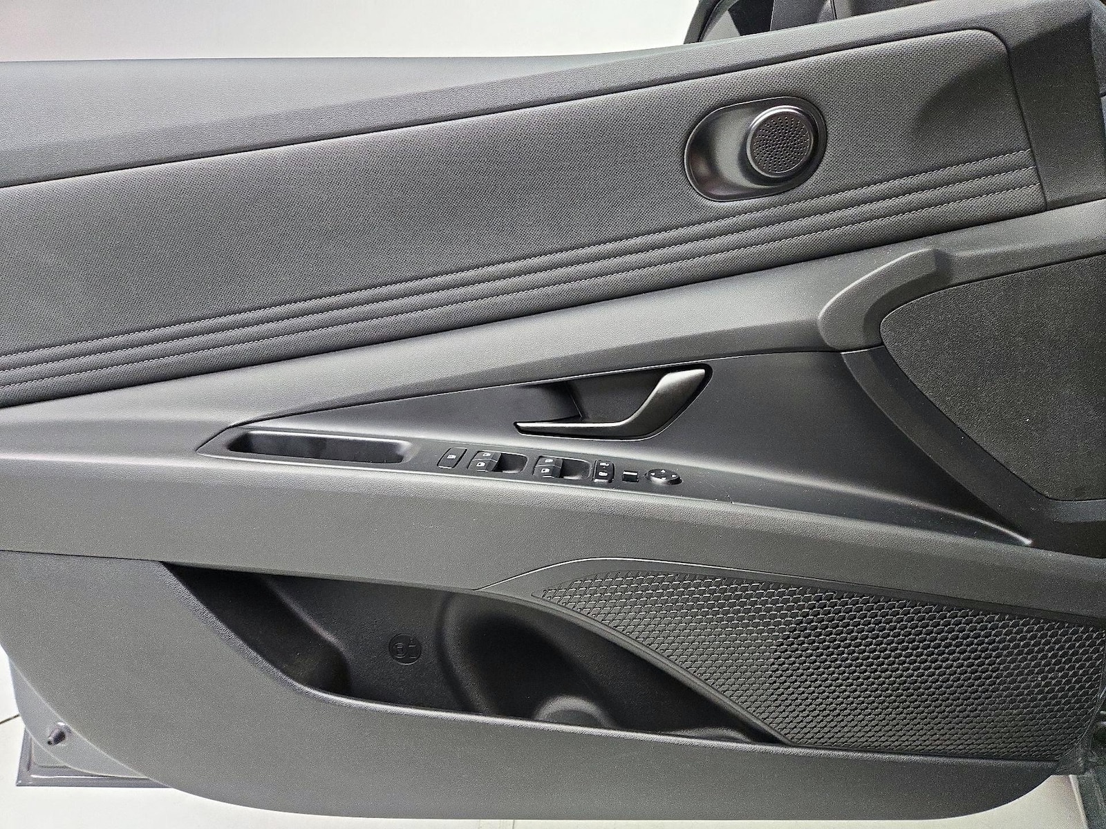 2025 Hyundai Elantra SEL - Photo 13