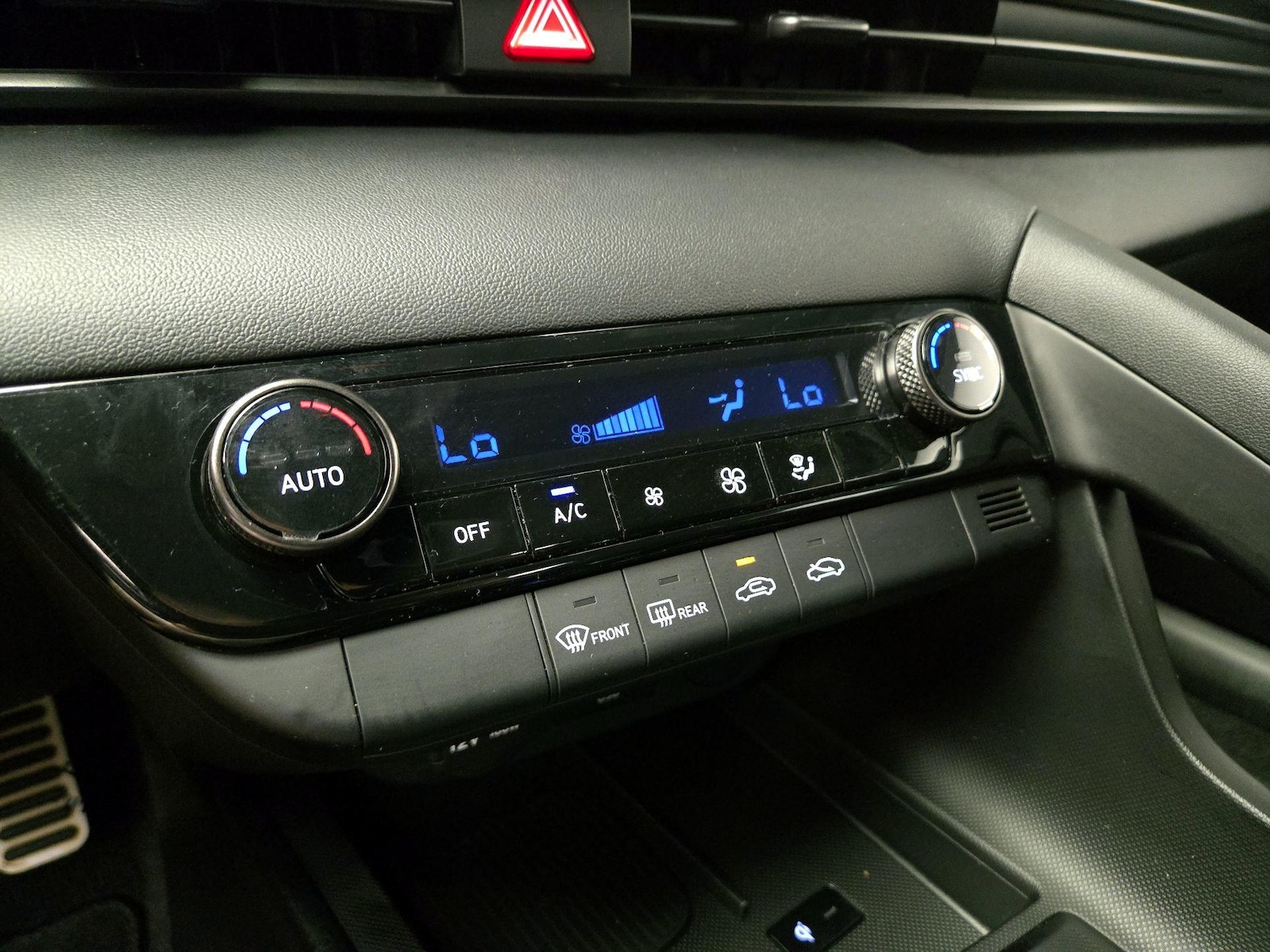 2025 Hyundai Elantra SEL - Photo 17