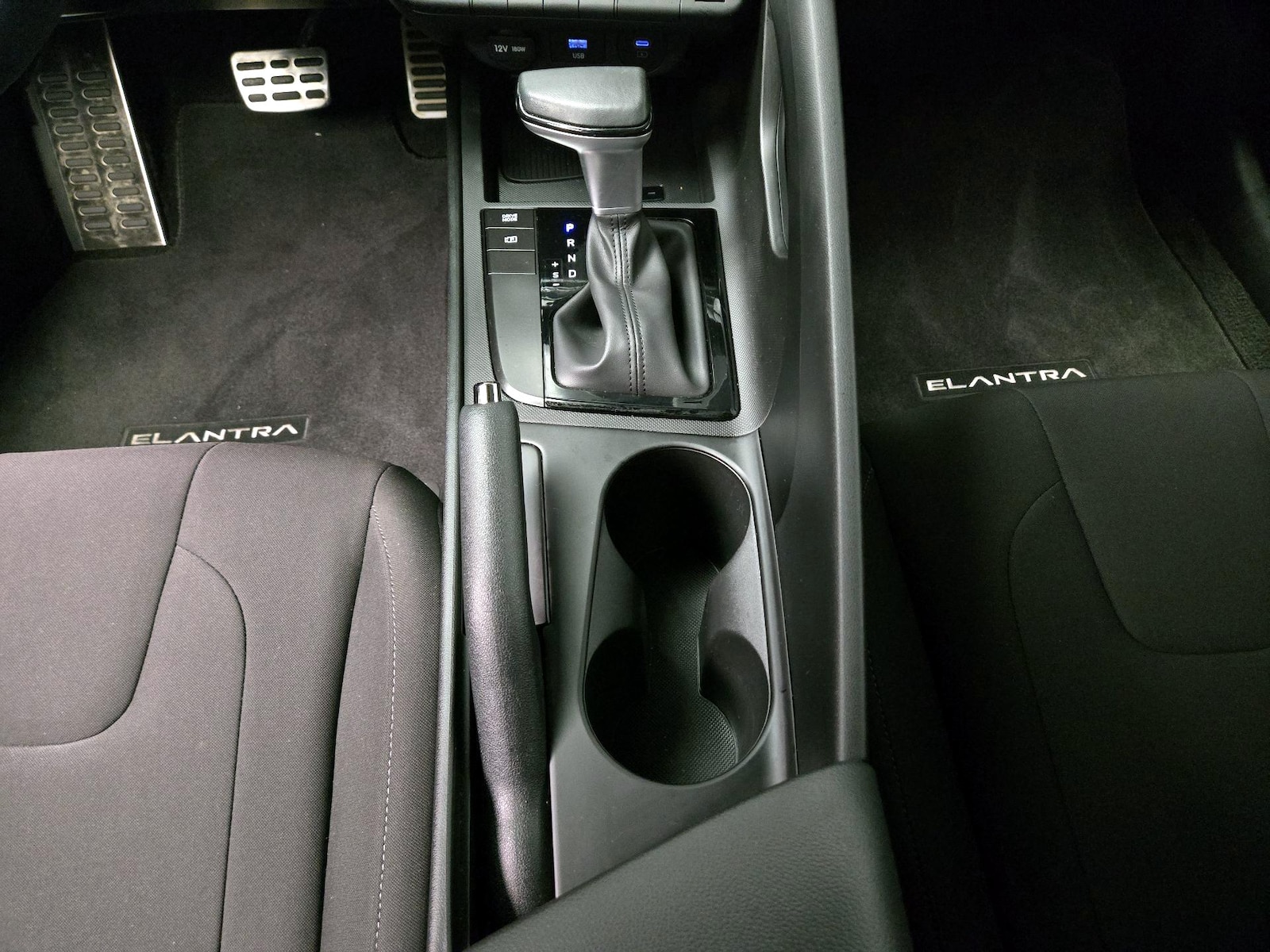2025 Hyundai Elantra SEL - Photo 18