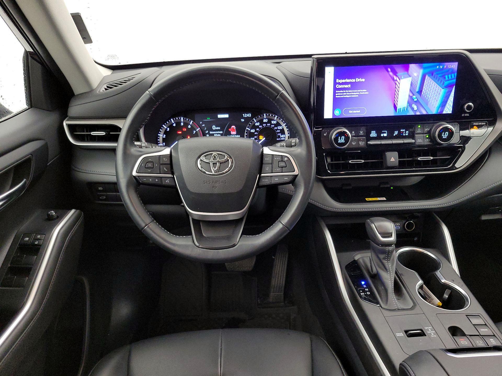 Thumbnail: 2023 Toyota Highlander - 10