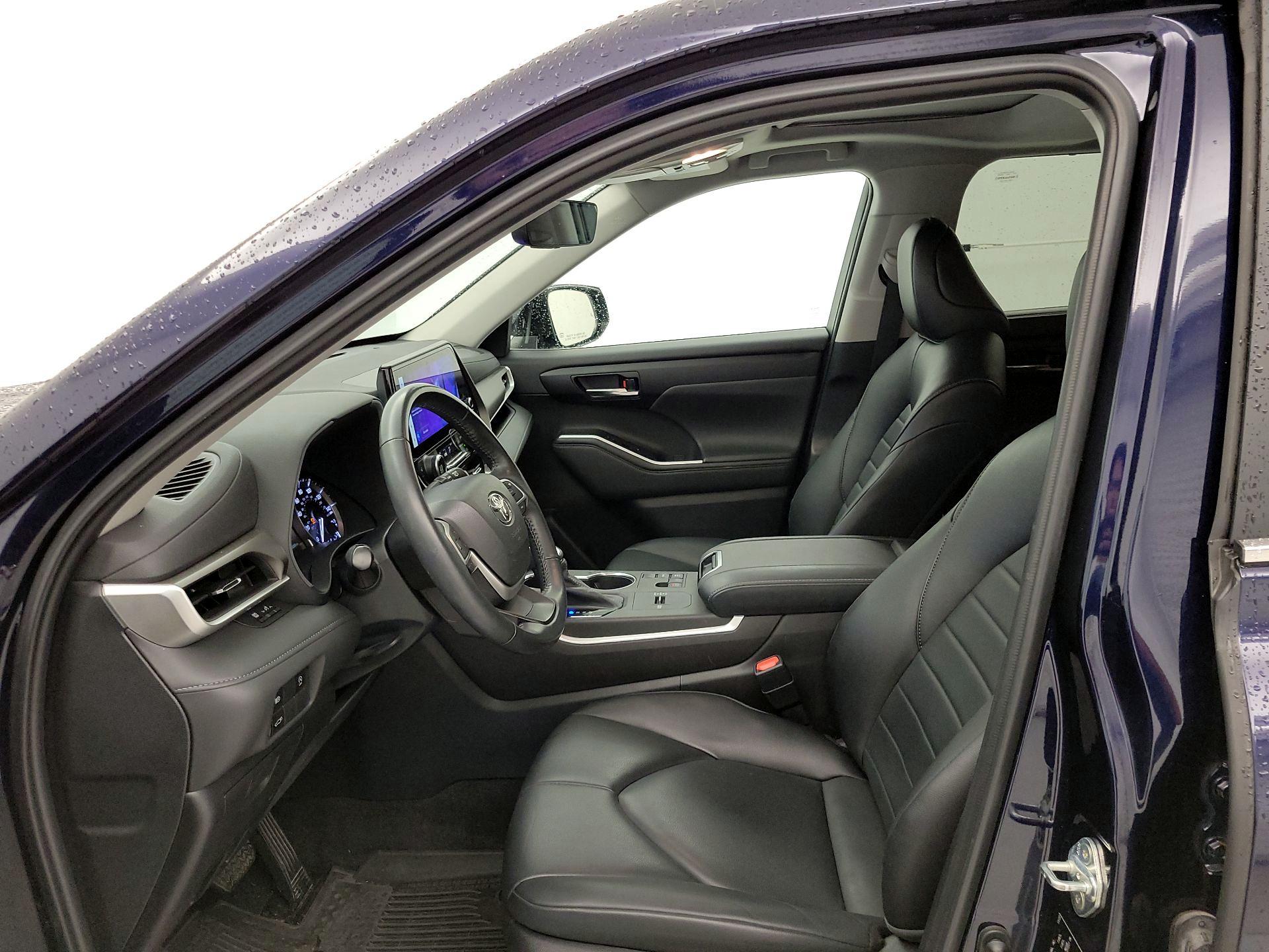 Thumbnail: 2023 Toyota Highlander - 11