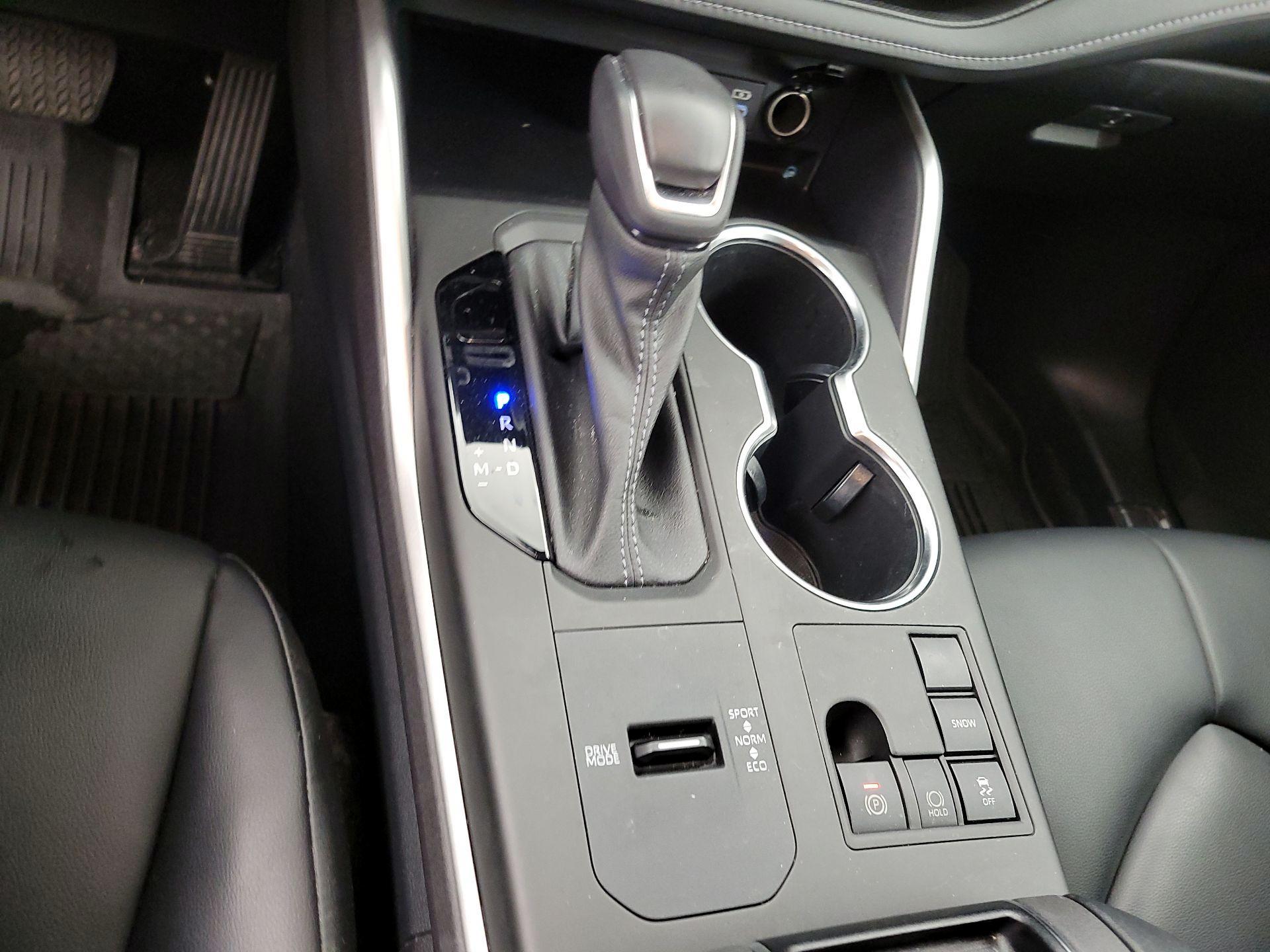 Thumbnail: 2023 Toyota Highlander - 17