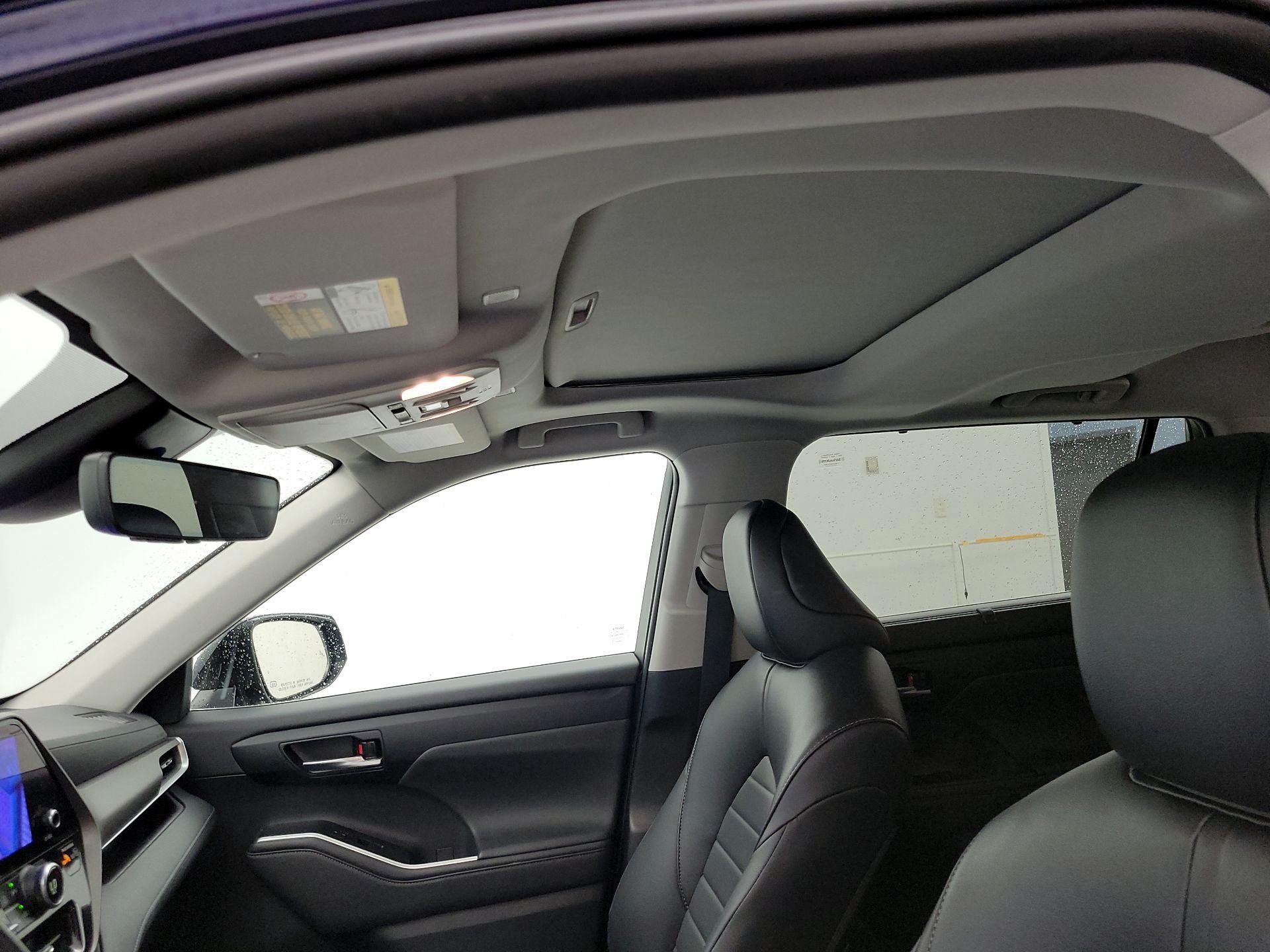 Thumbnail: 2023 Toyota Highlander - 19