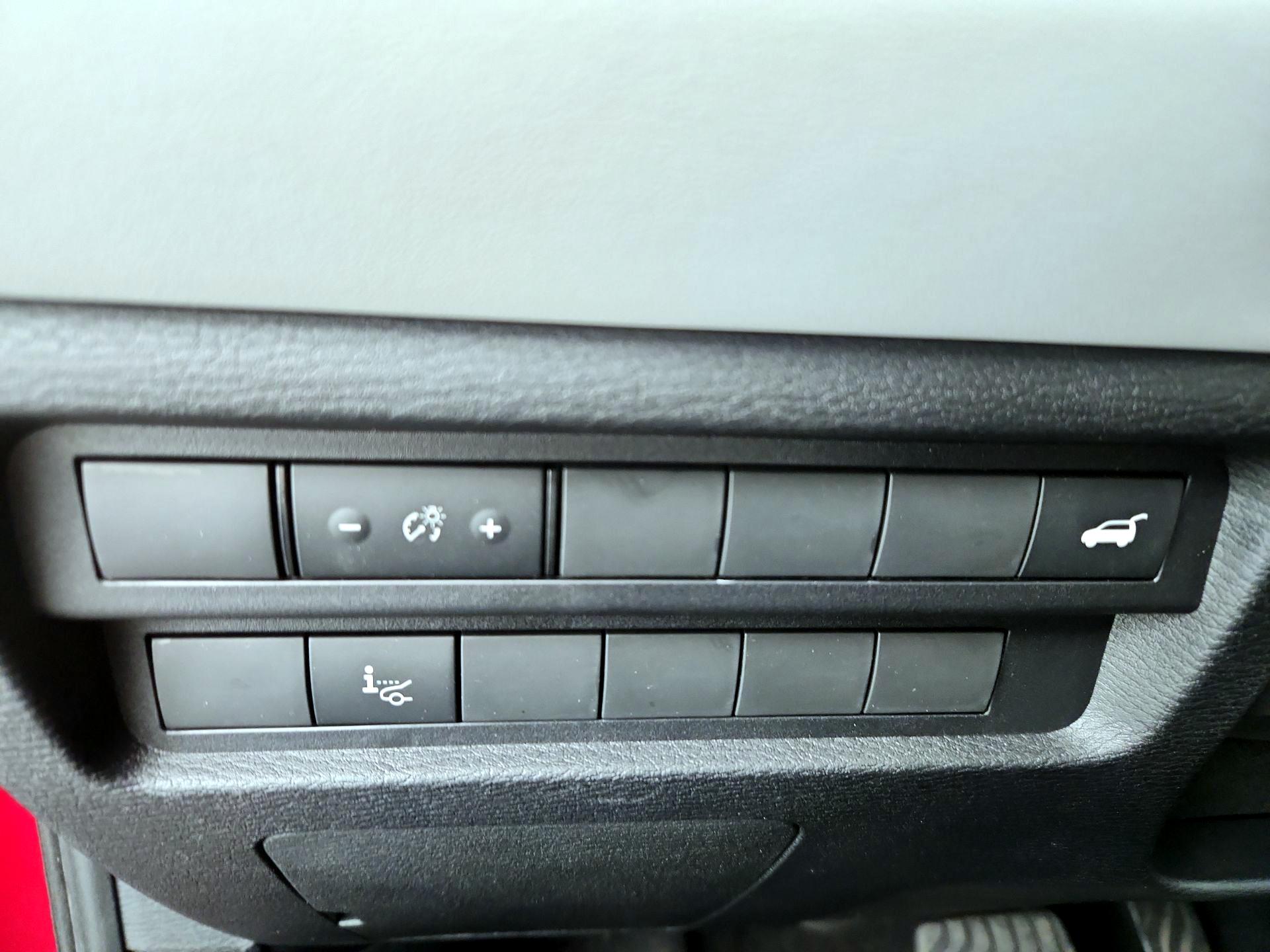 Thumbnail: 2023 Mitsubishi Outlander - 13