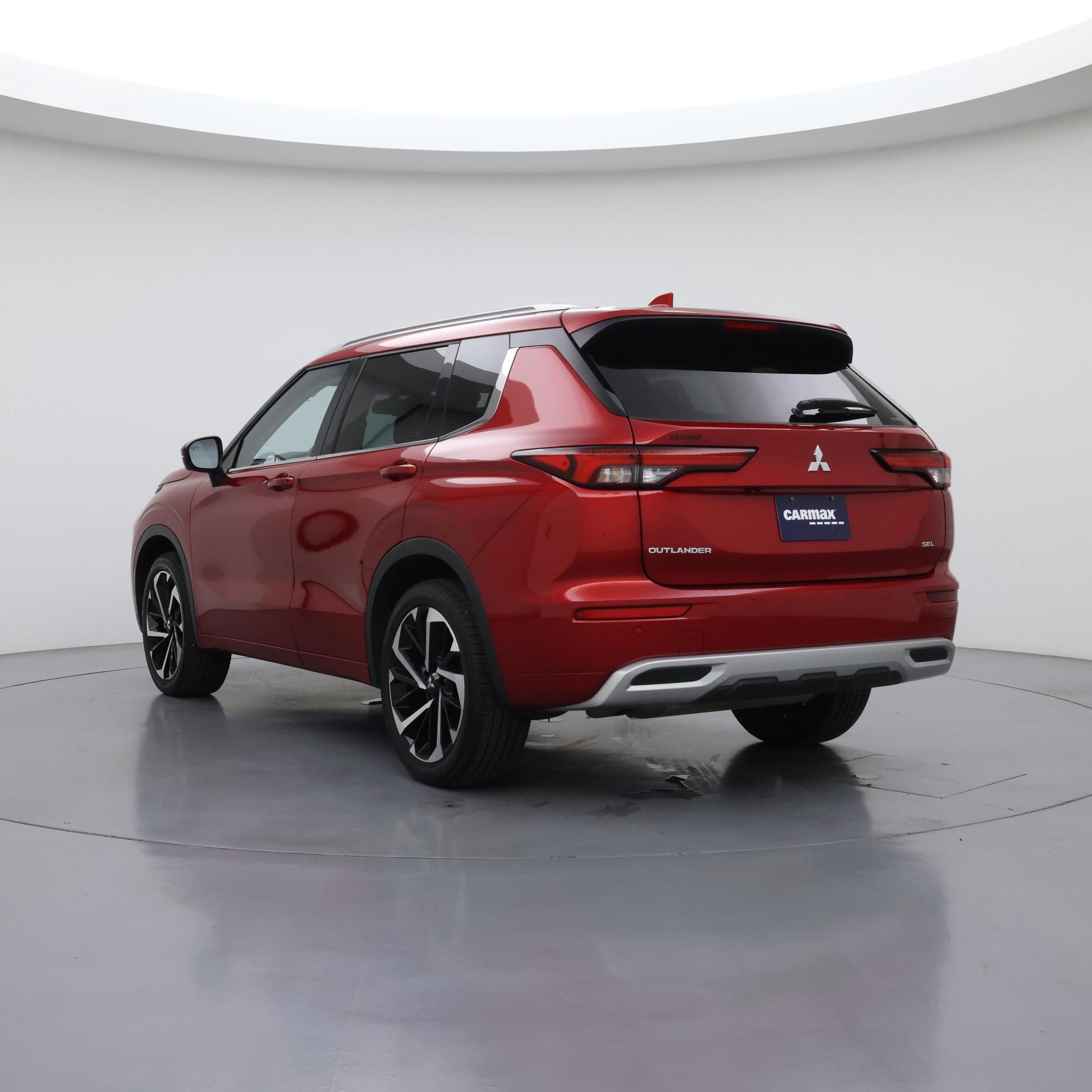 Thumbnail: 2023 Mitsubishi Outlander - 2