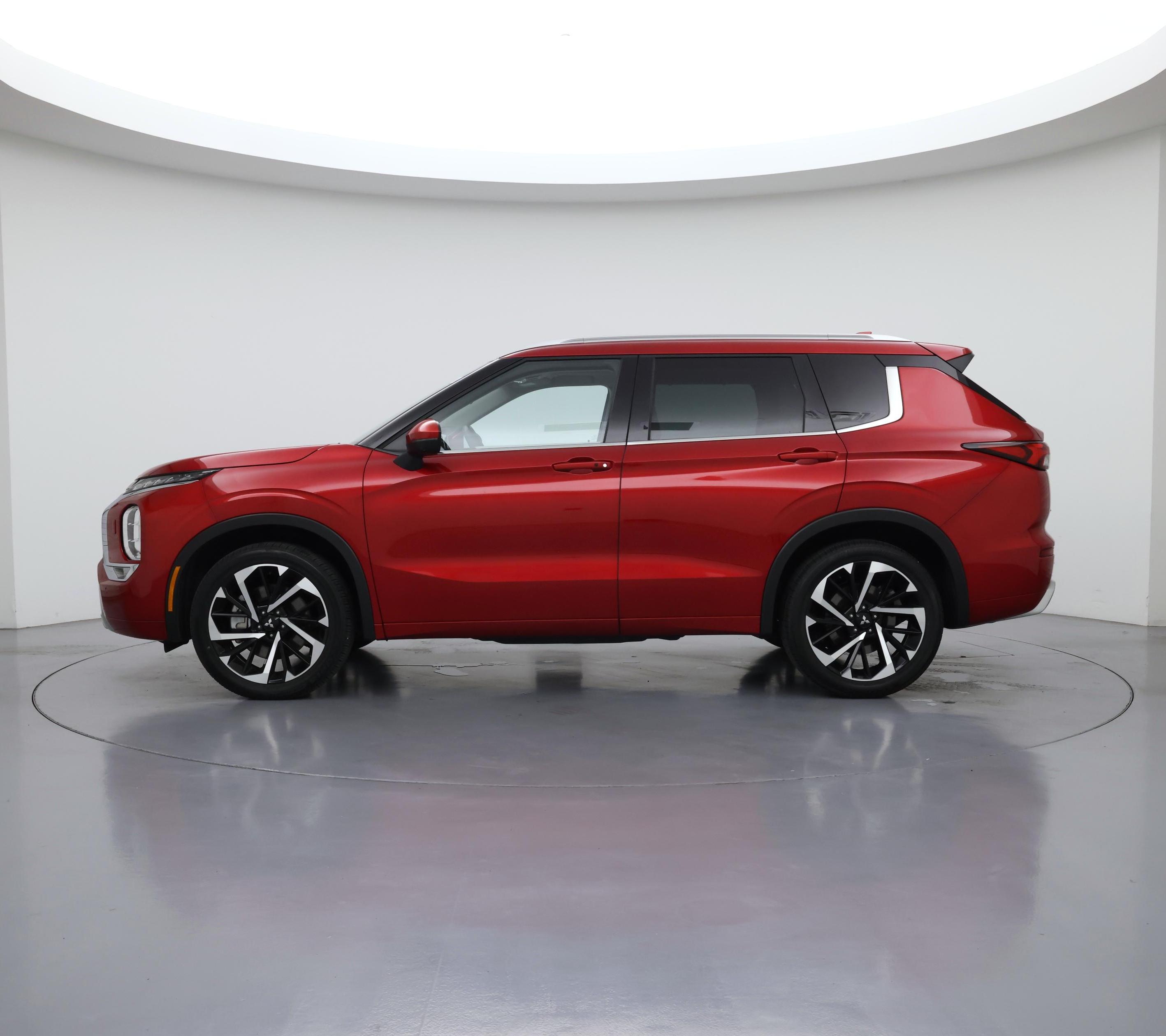 Thumbnail: 2023 Mitsubishi Outlander - 3