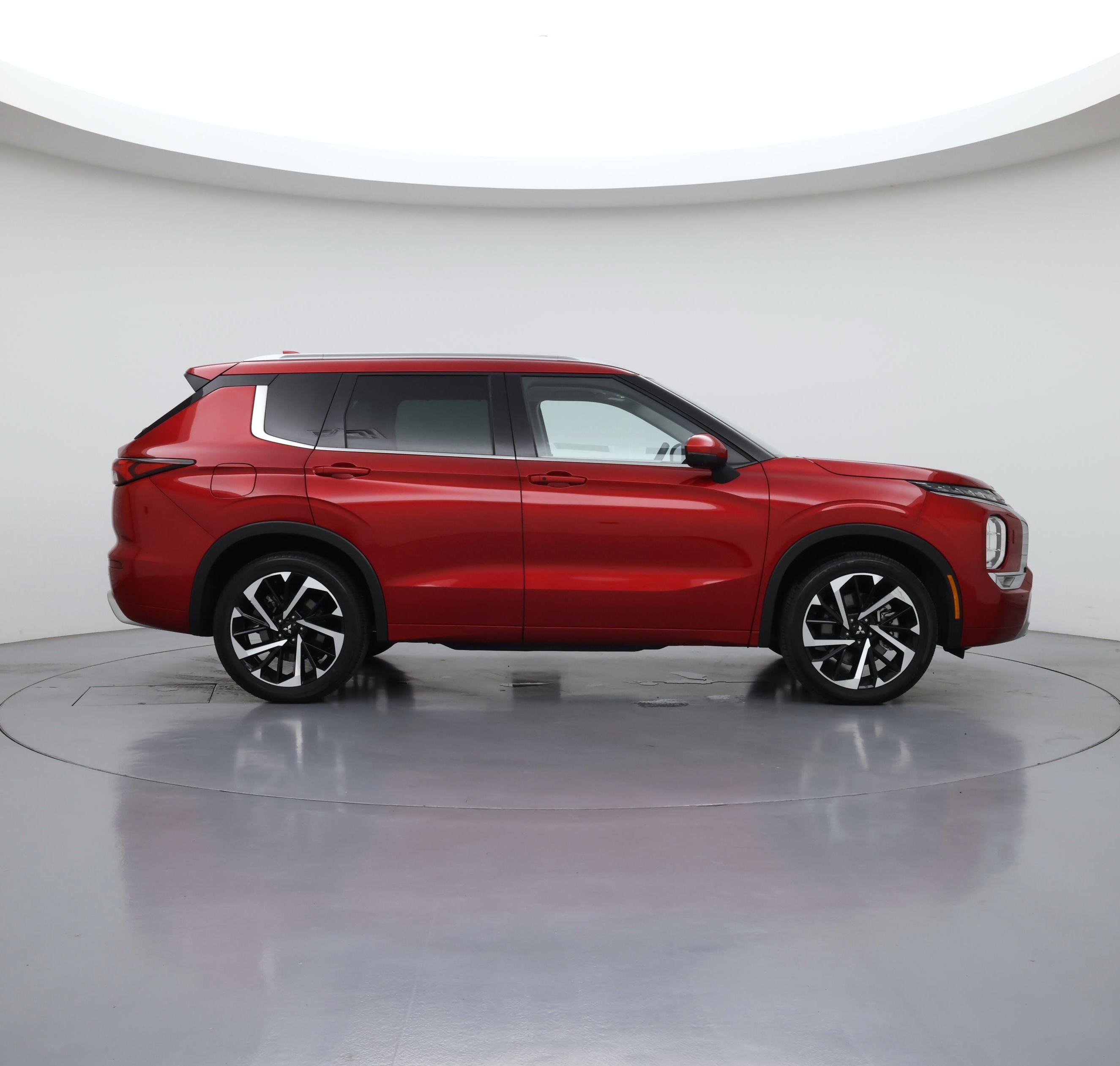 Thumbnail: 2023 Mitsubishi Outlander - 7