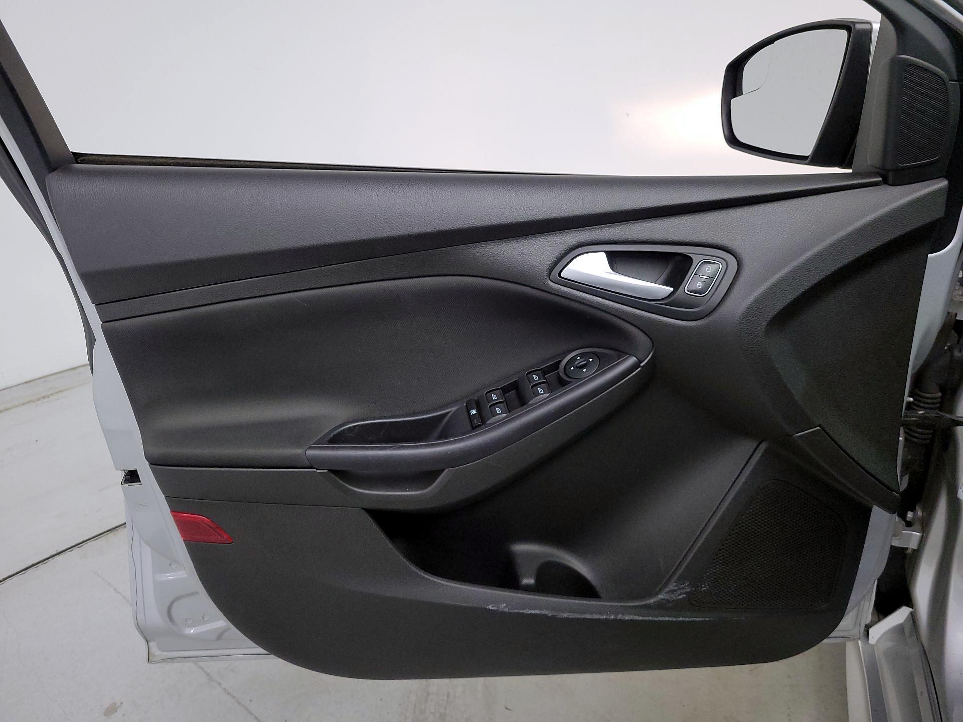 Thumbnail: 2015 Ford Focus - 12