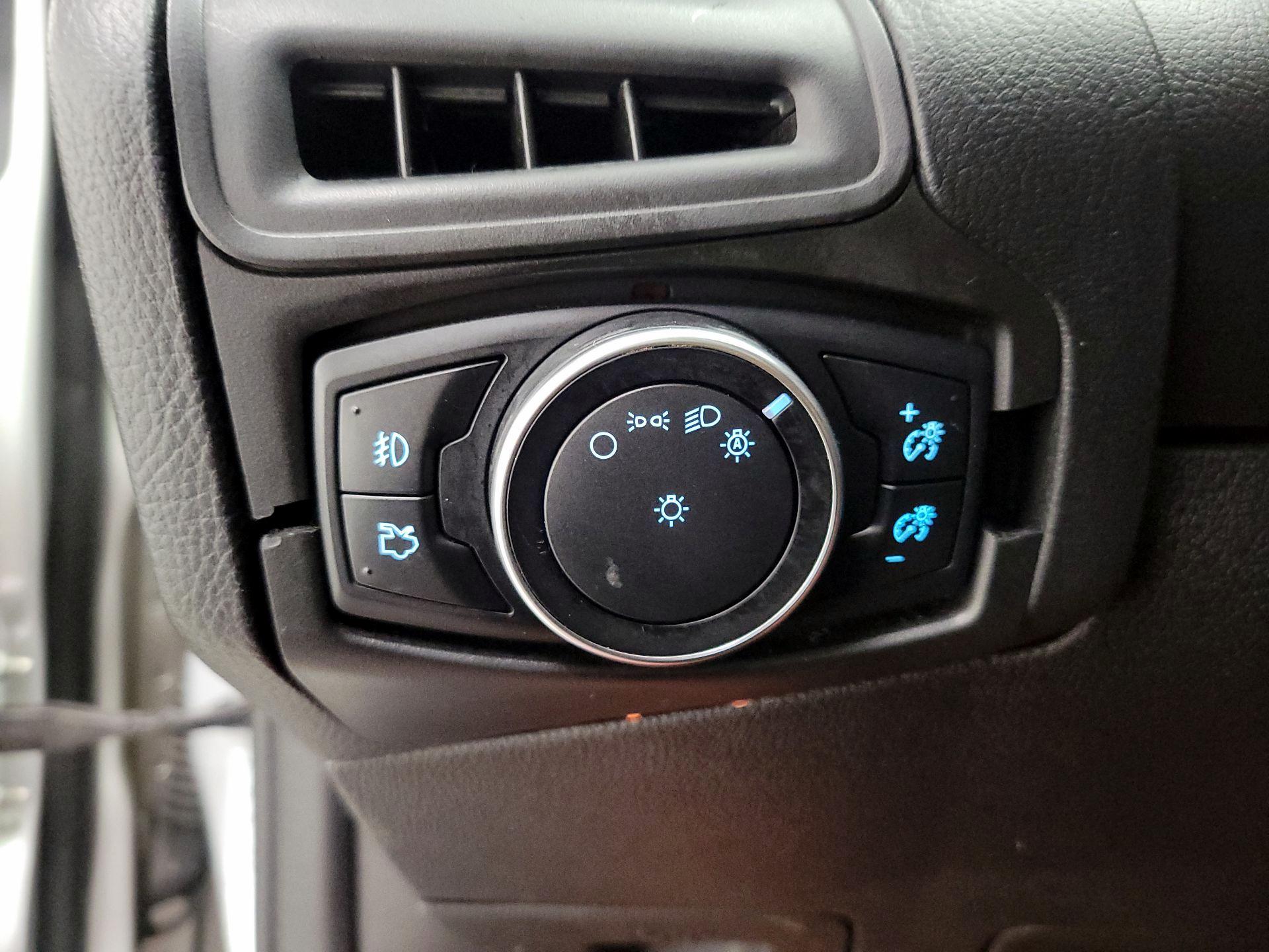 Thumbnail: 2015 Ford Focus - 13