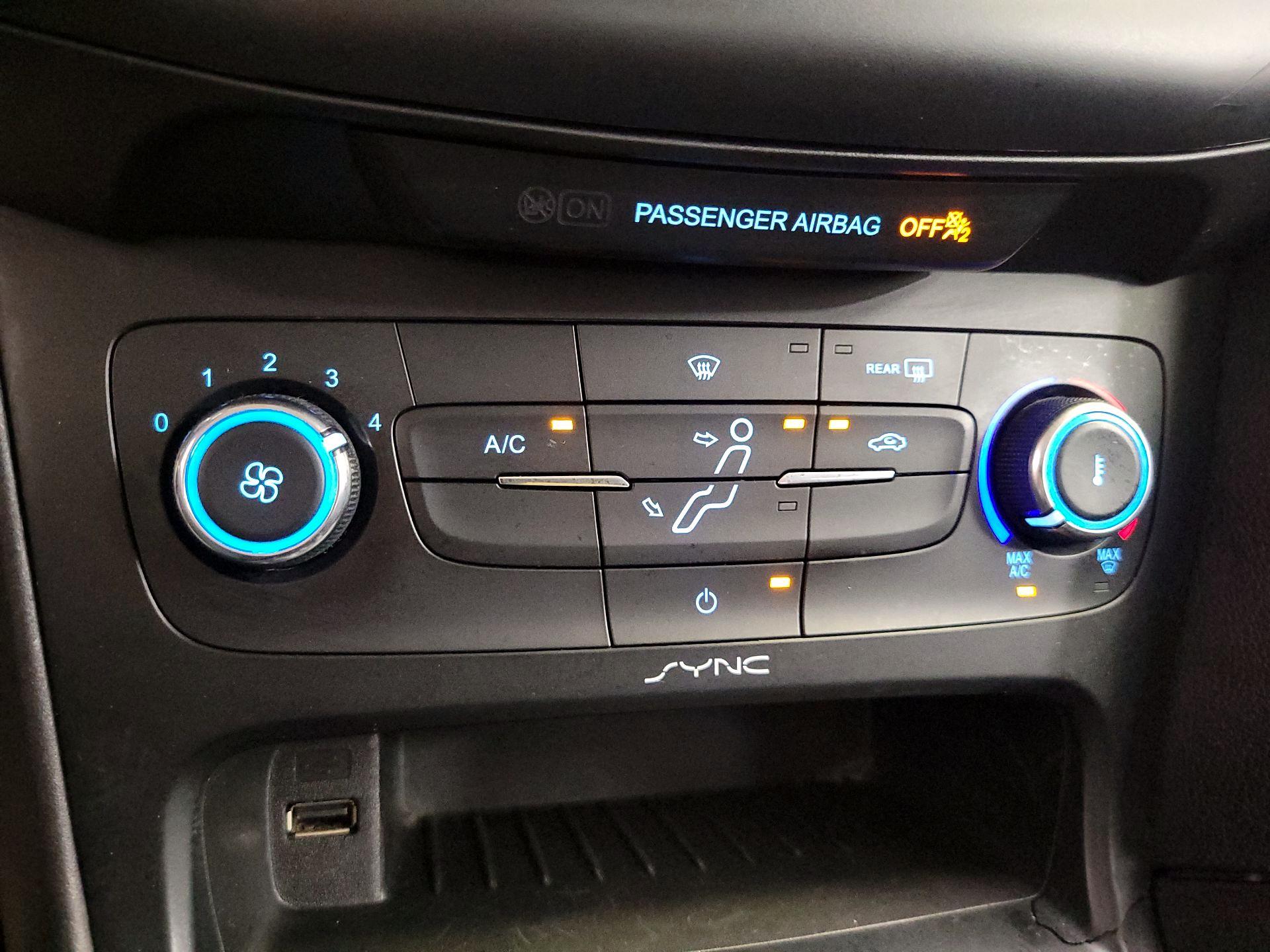 Thumbnail: 2015 Ford Focus - 16