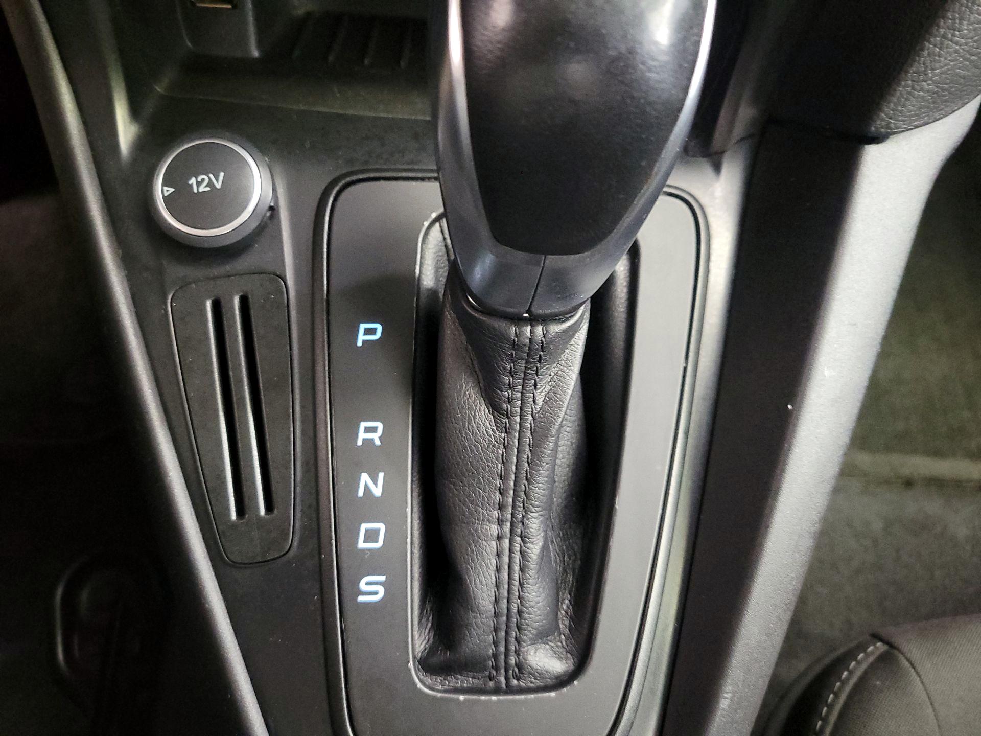 Thumbnail: 2015 Ford Focus - 17