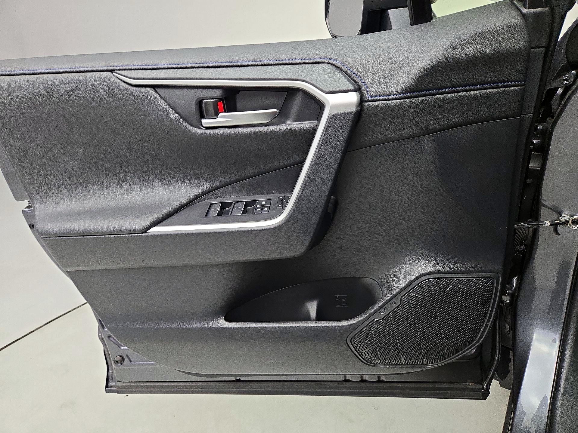 Thumbnail: 2022 Toyota RAV4 - 12