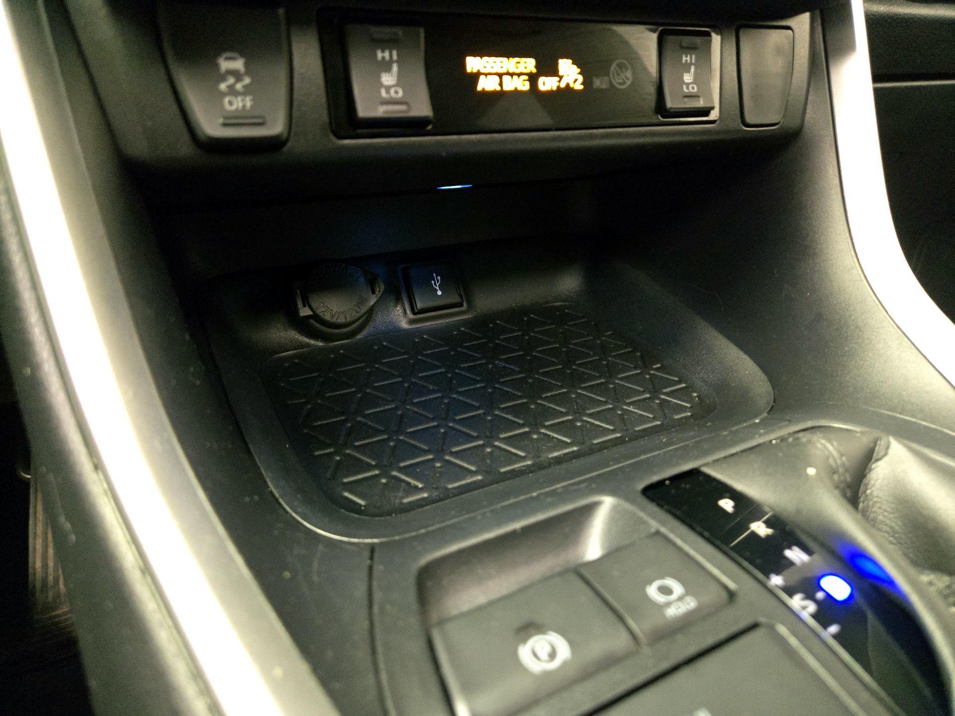 Thumbnail: 2022 Toyota RAV4 - 18