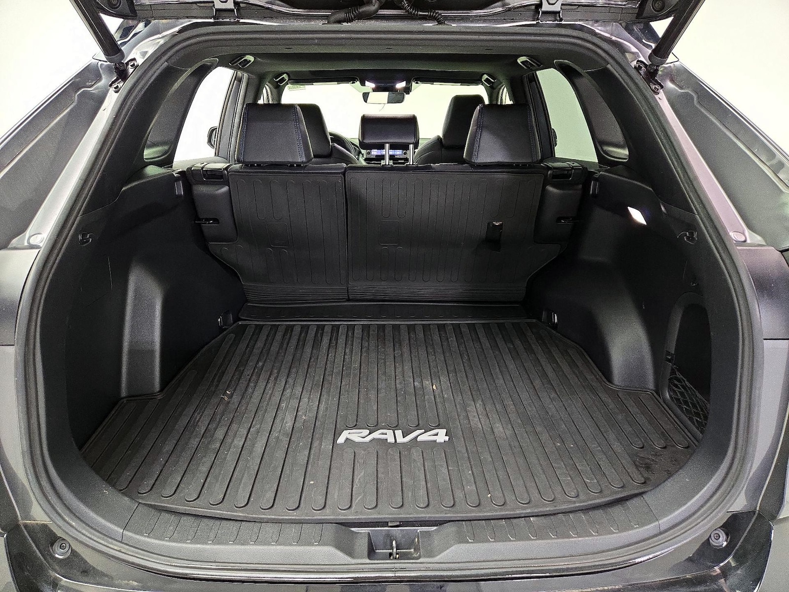 2022 Toyota RAV4 XSE - Photo 22
