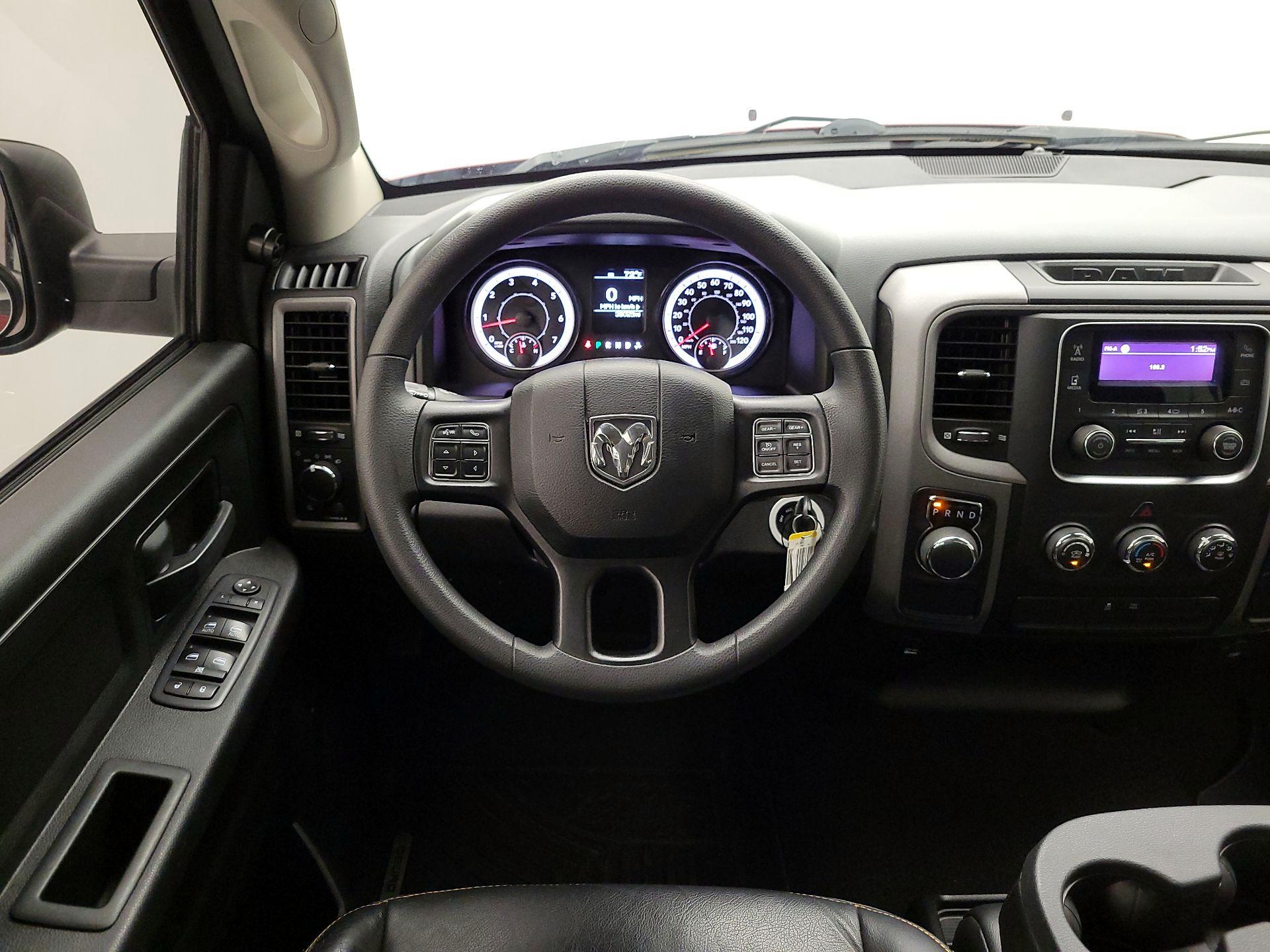 Thumbnail: 2020 RAM 1500 Classic - 10