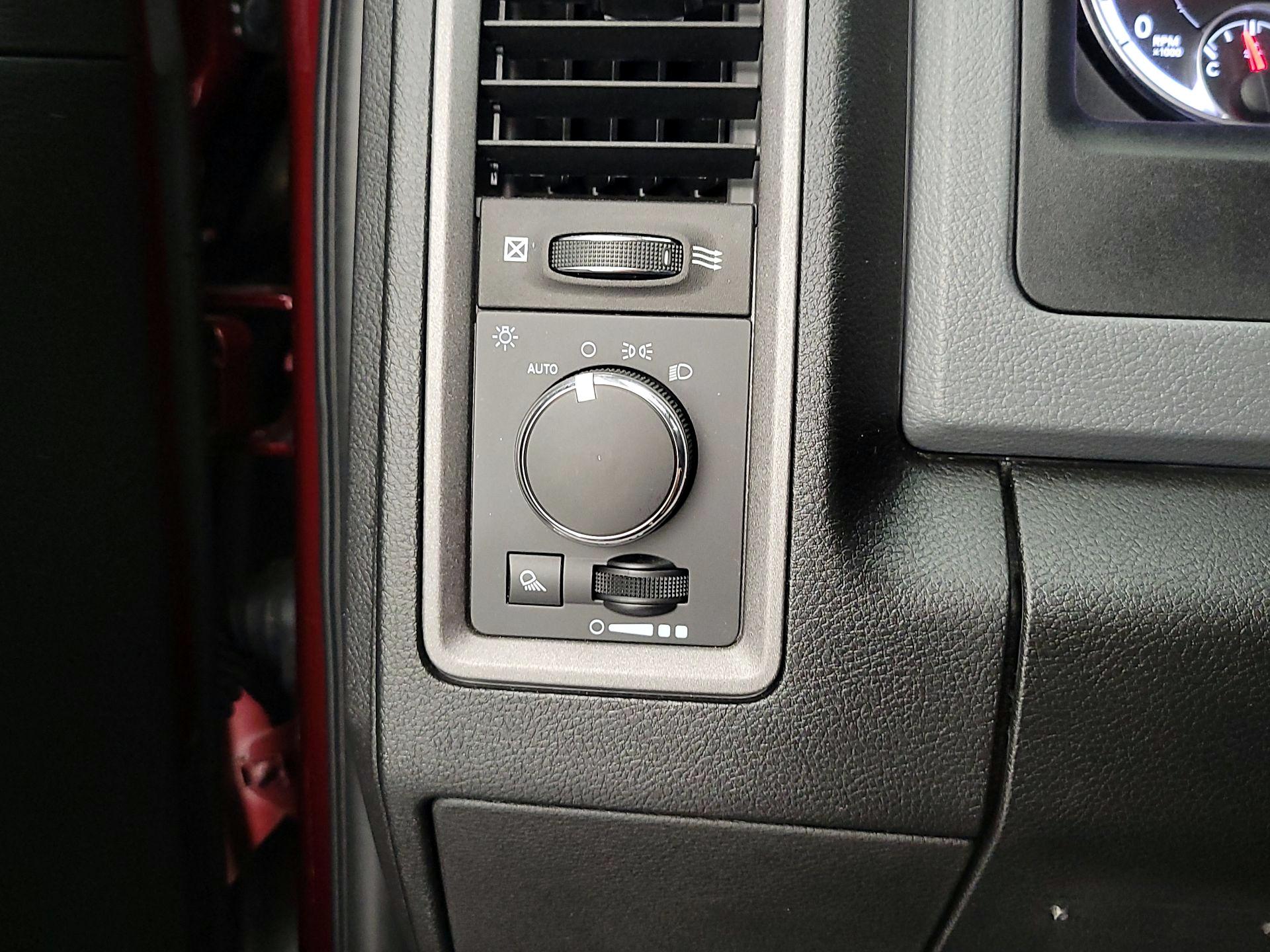Thumbnail: 2020 RAM 1500 Classic - 13
