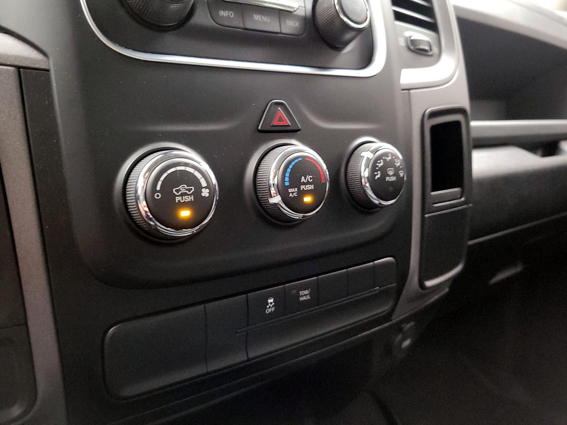 Thumbnail: 2020 RAM 1500 Classic - 16