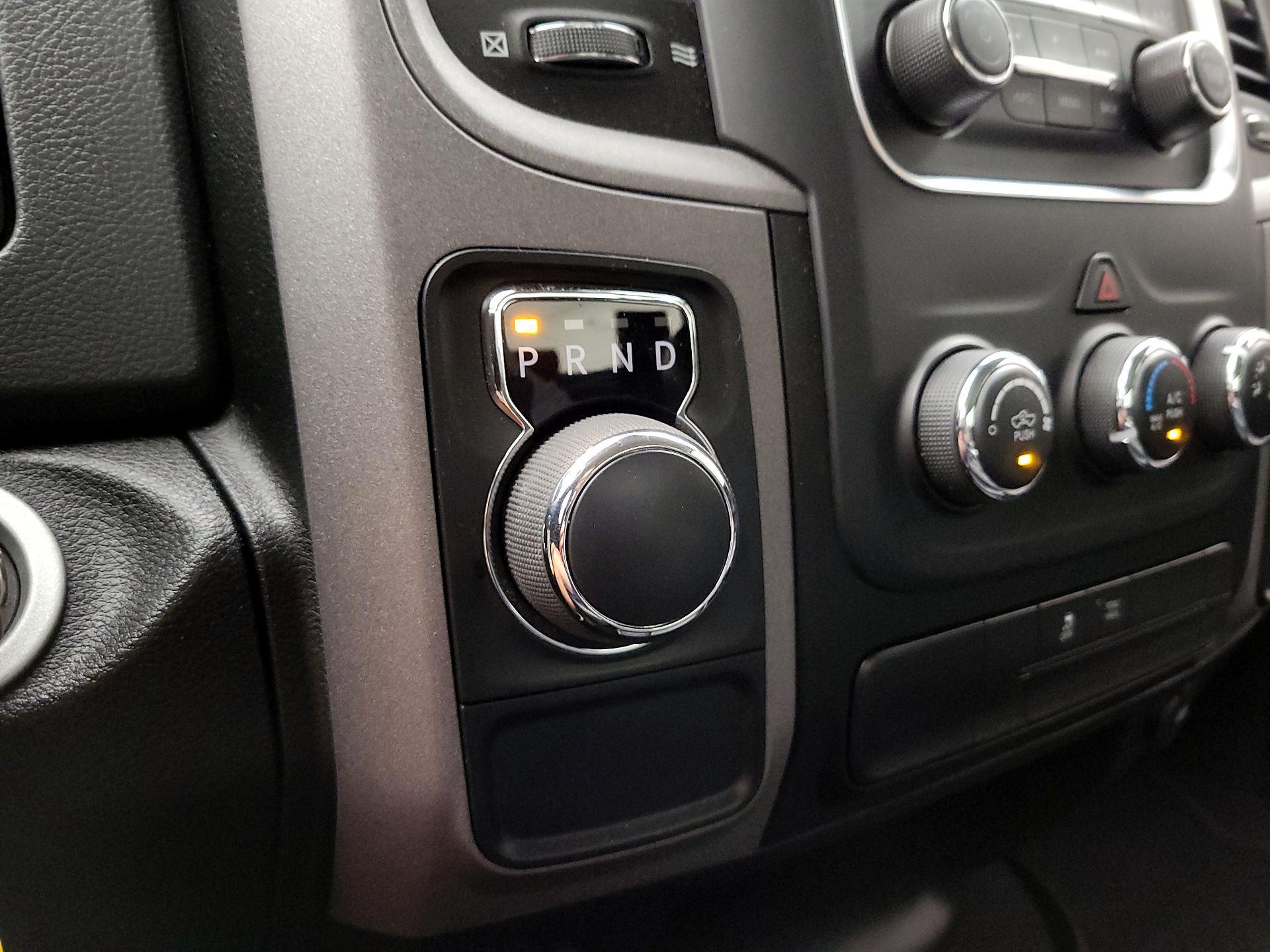 Thumbnail: 2020 RAM 1500 Classic - 17