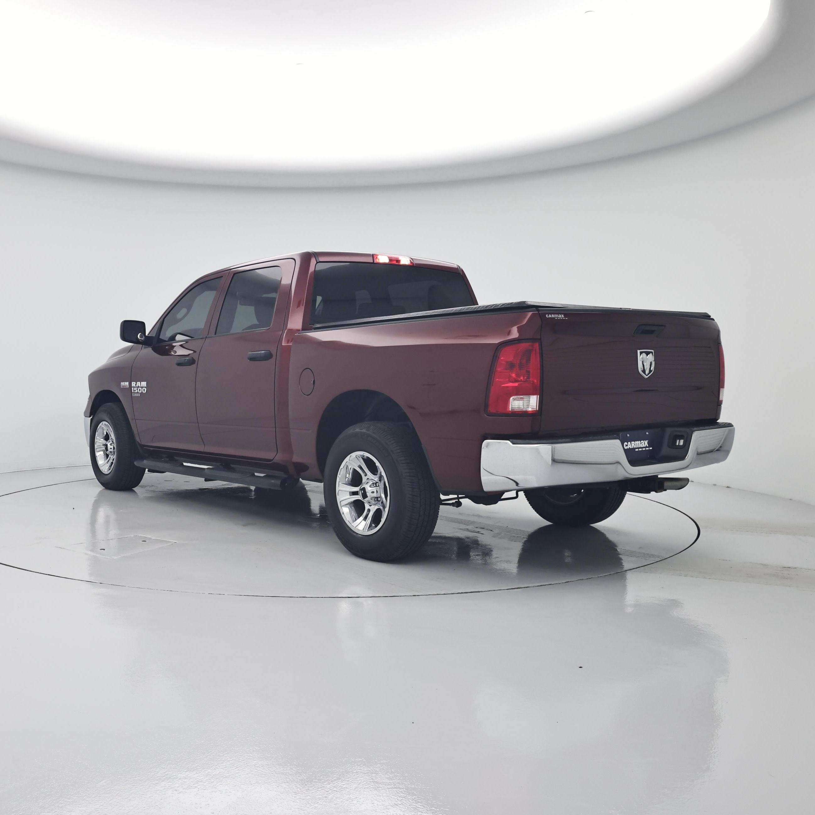 Thumbnail: 2020 RAM 1500 Classic - 2