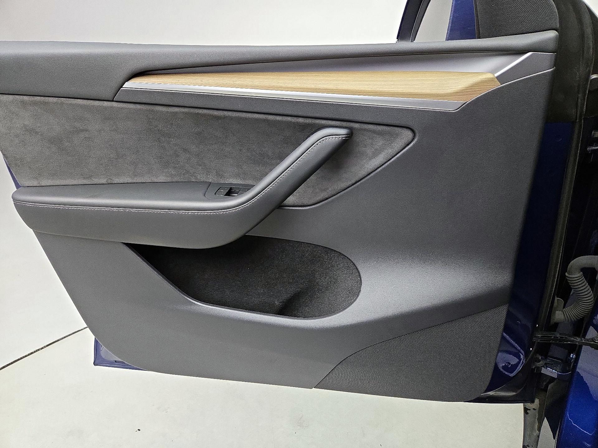 Thumbnail: 2023 Tesla Model Y - 12
