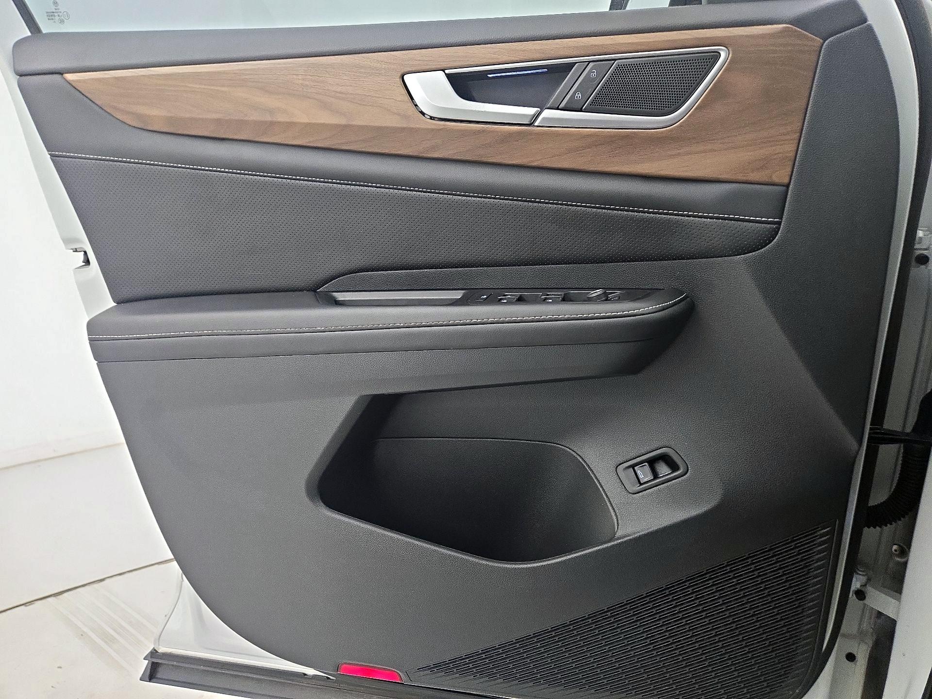 Thumbnail: 2024 Volkswagen Atlas - 12