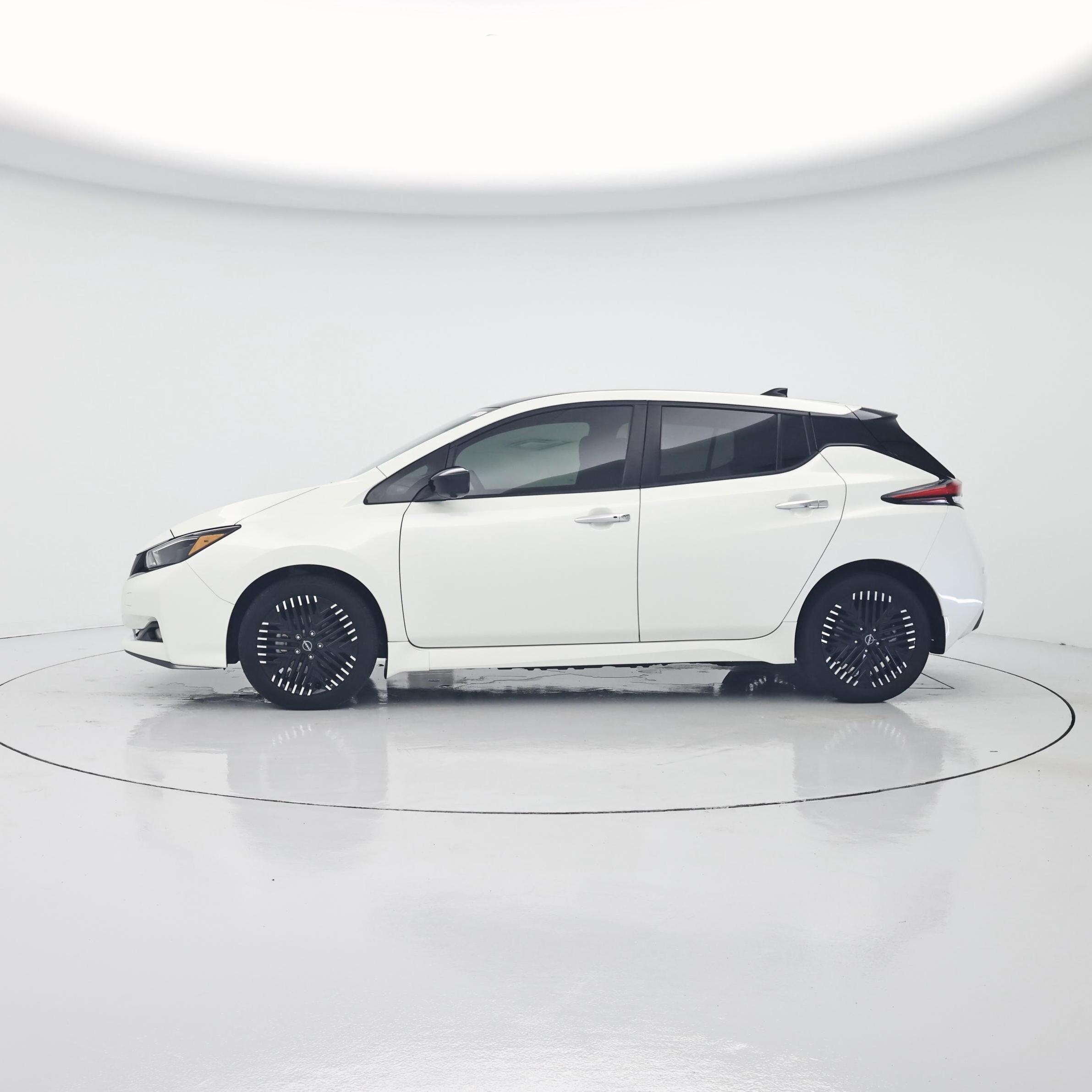 Thumbnail: 2024 Nissan Leaf - 3