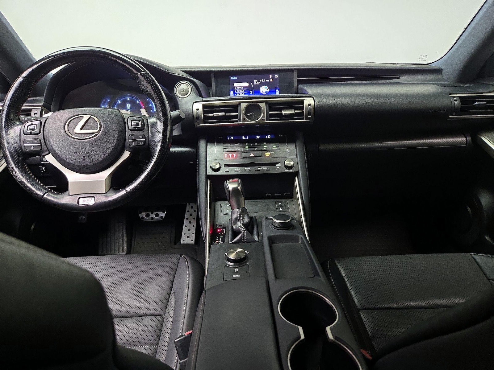 2017 Lexus IS 200t - Photo 10