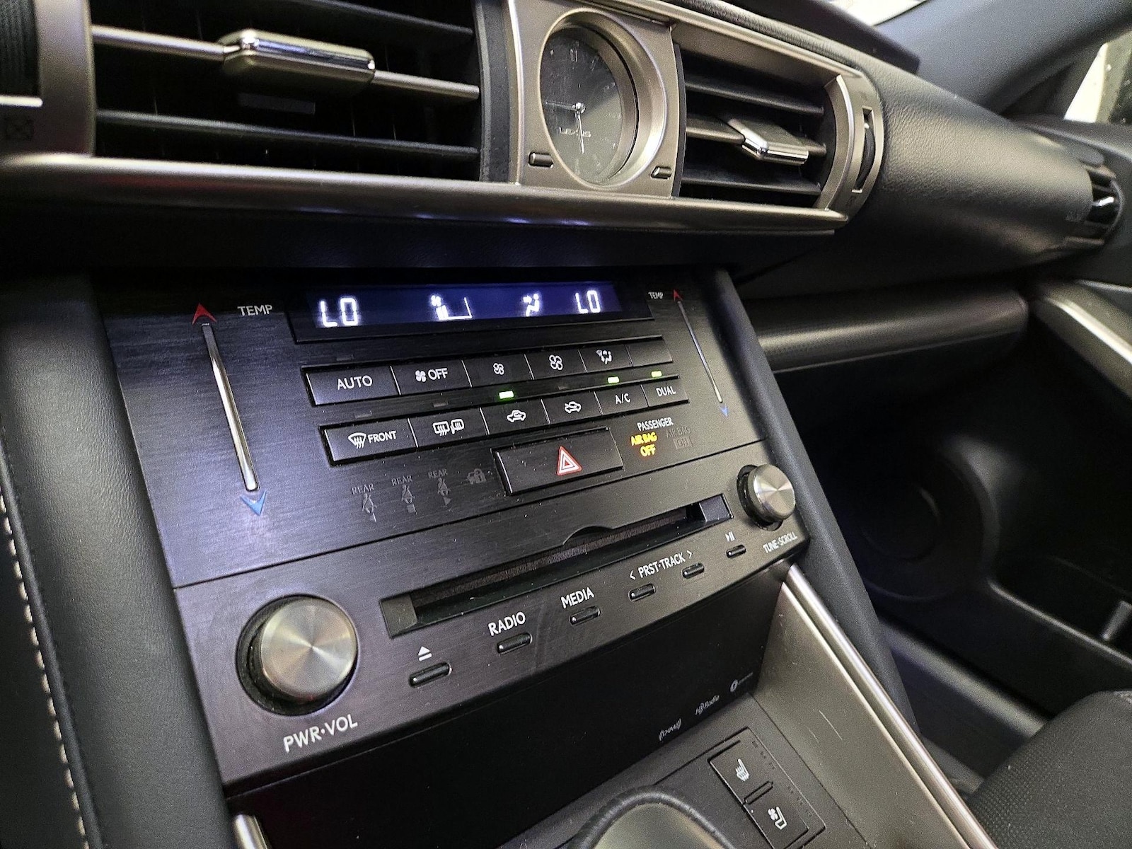 2017 Lexus IS 200t - Photo 17